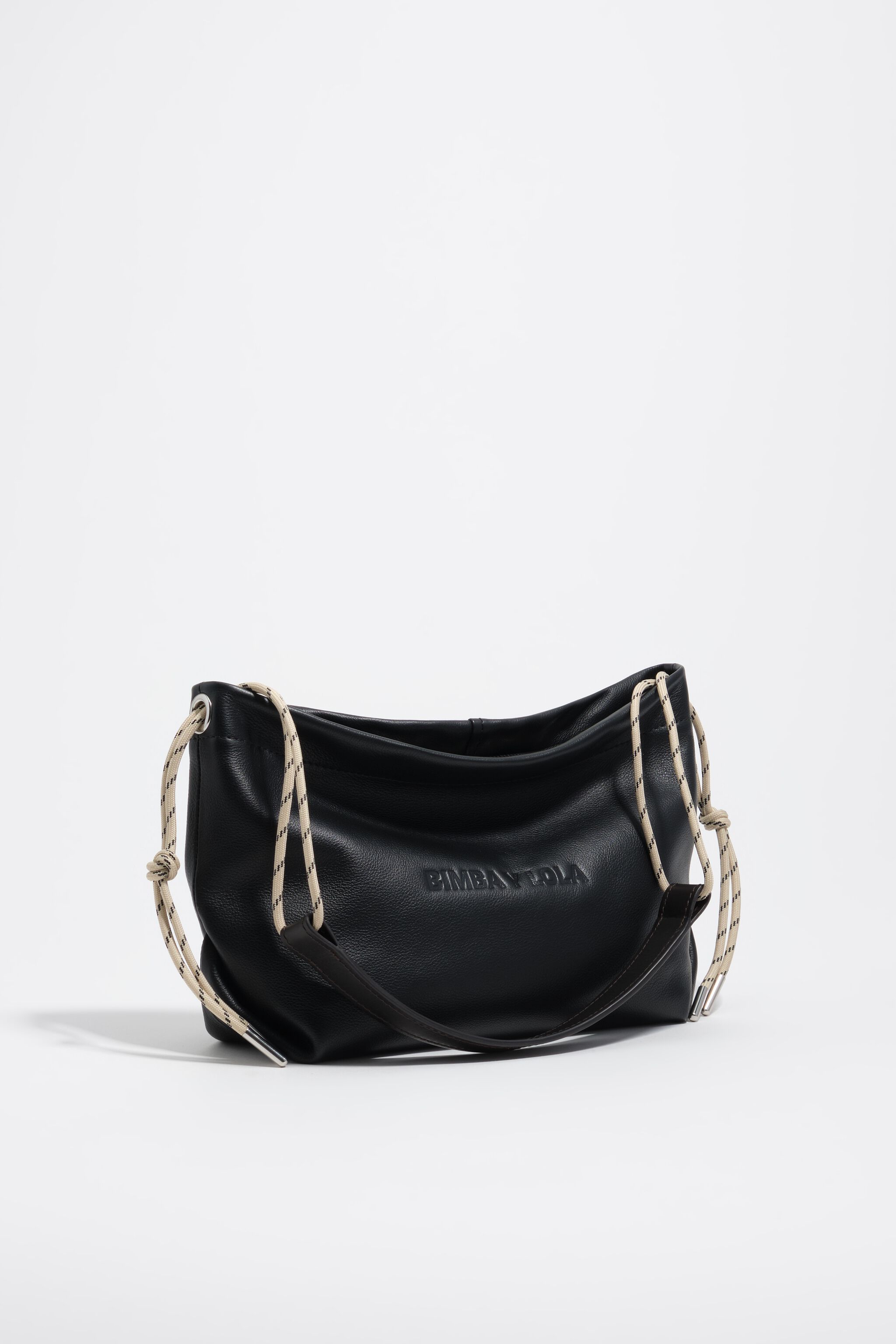 Bolso de hombro negro de cuero mediano