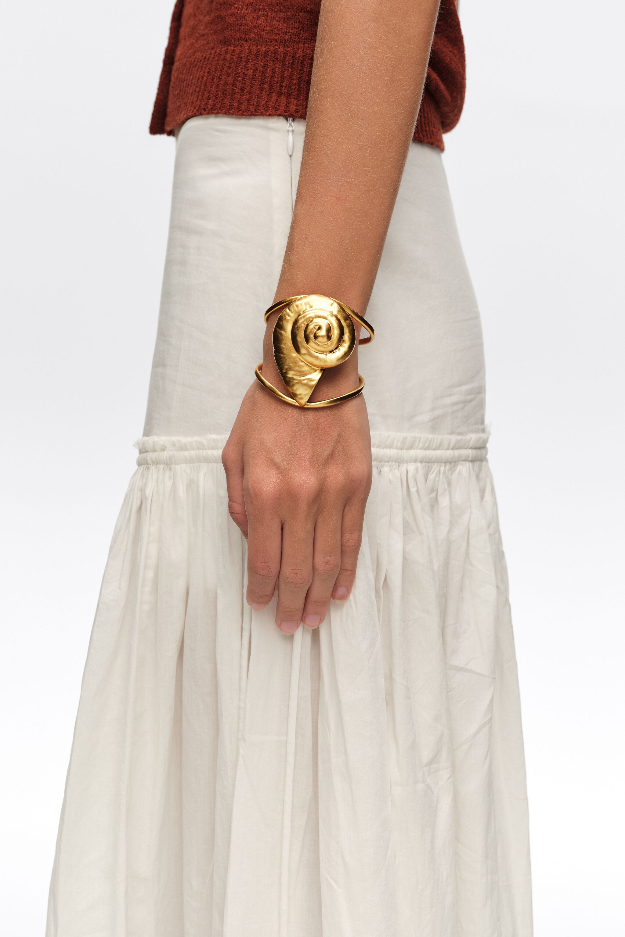 Pulsera de concha de oro envejecido