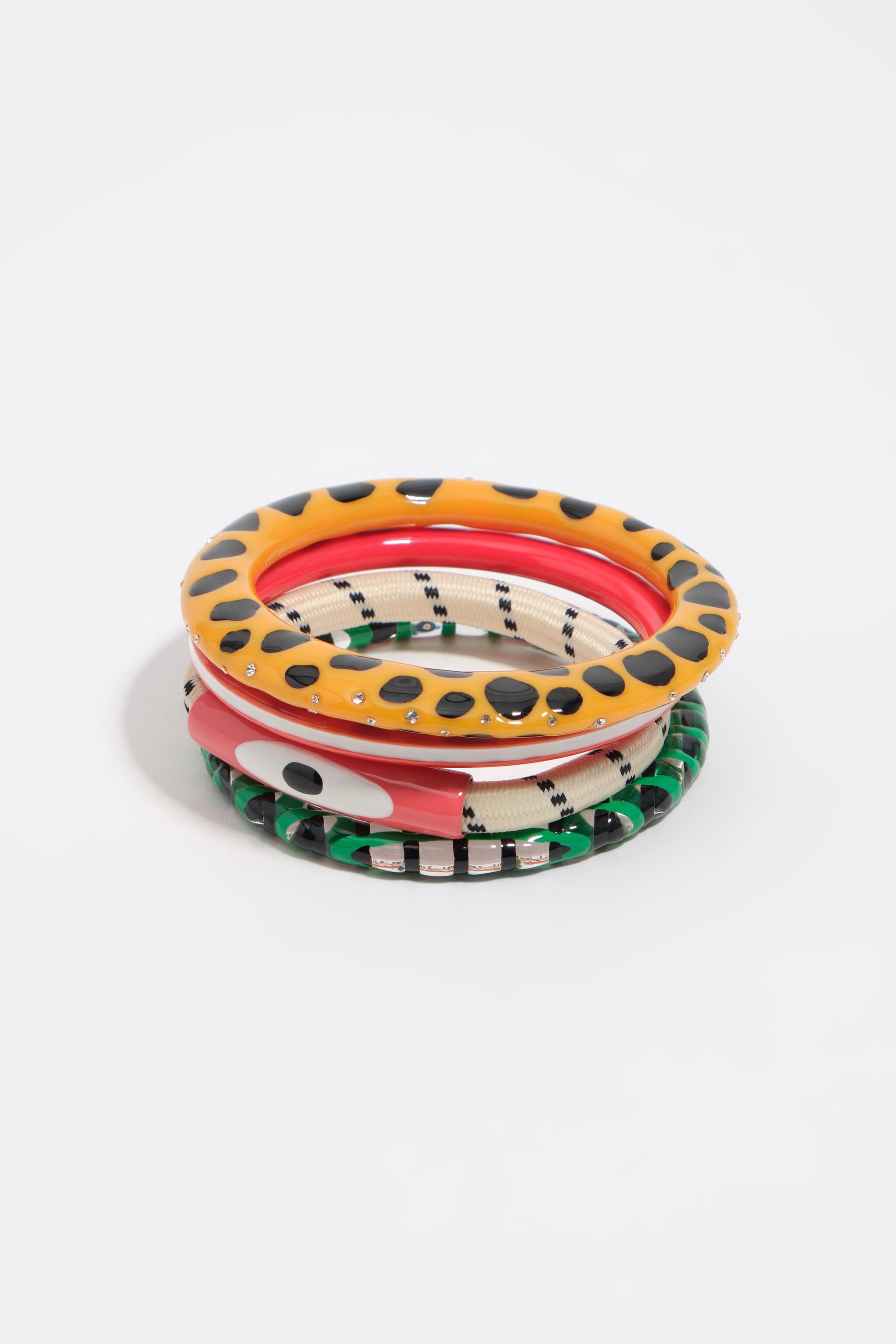 Conjunto de brazaletes de resina con textura multicolor