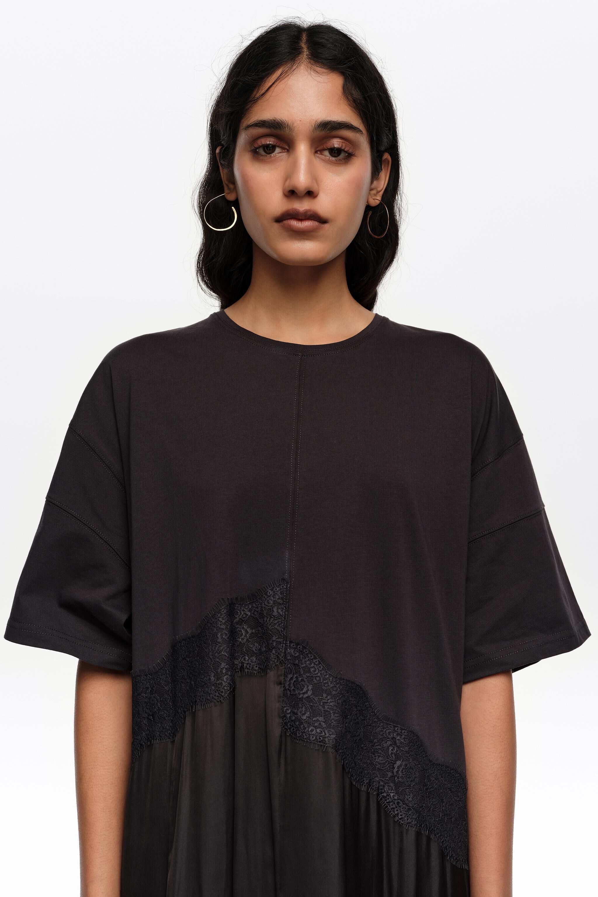 Vestido asimétrico de dos materiales negro