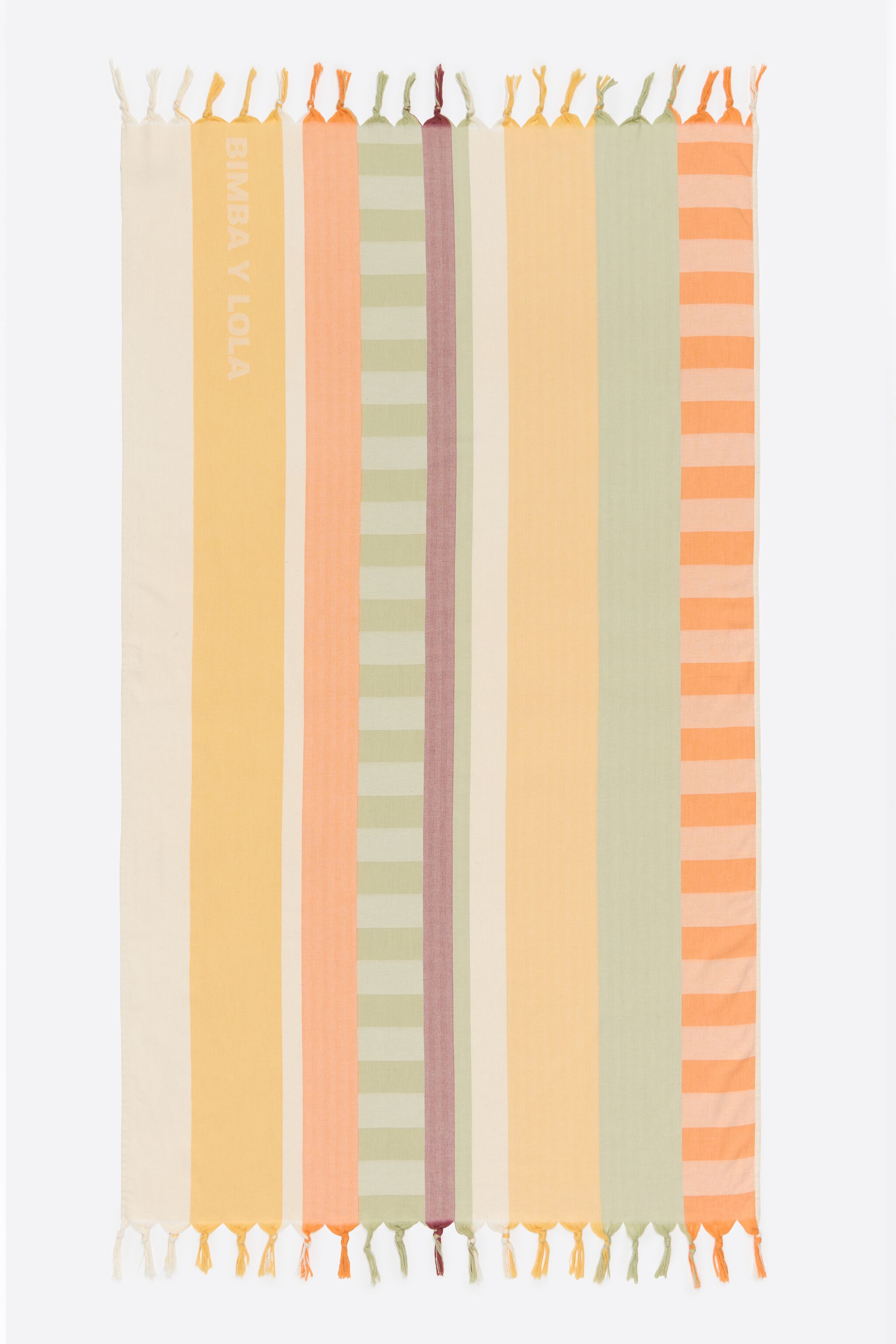 Toalla amarilla con rayas y estampado horizontal y vertical