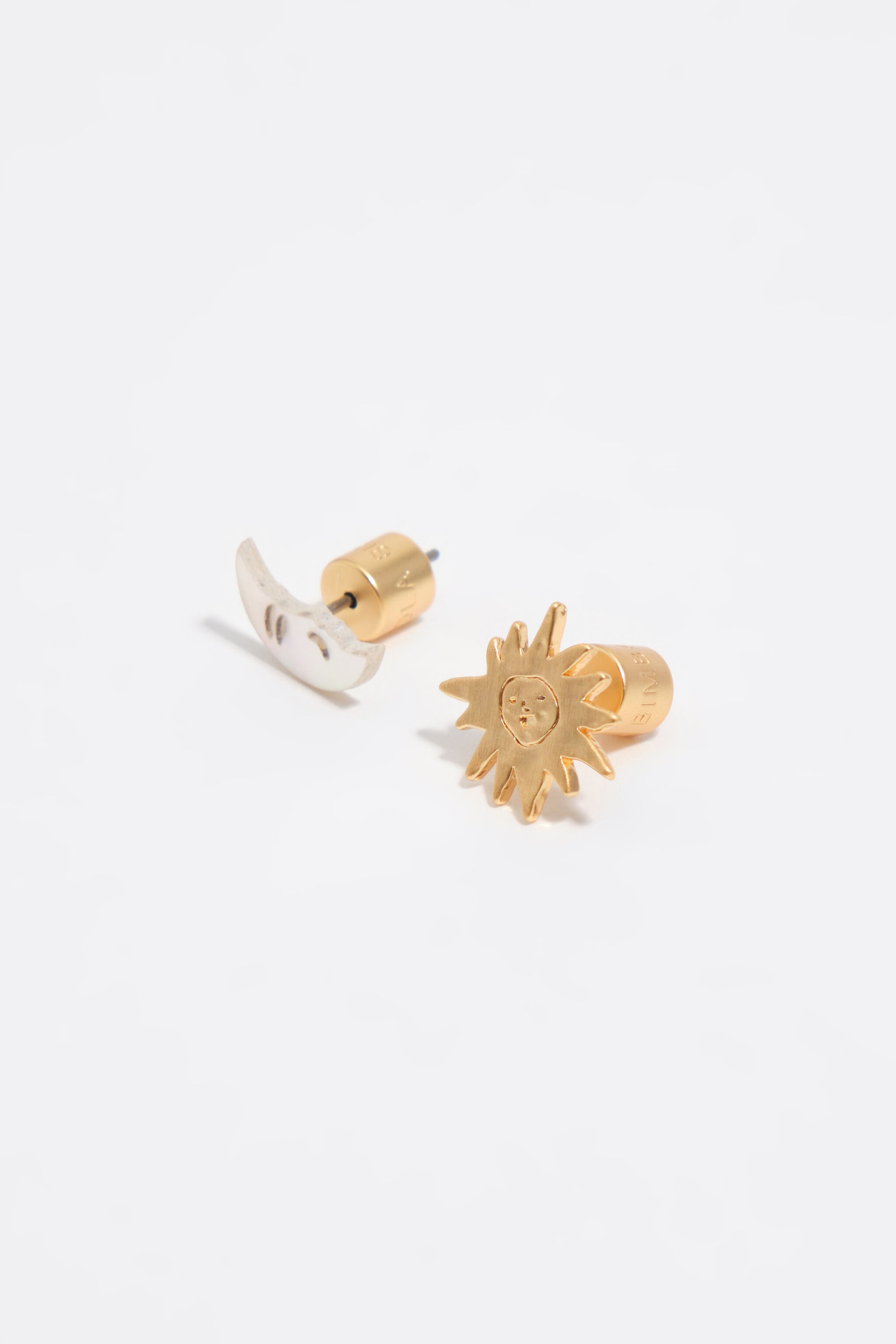 Aretes de madreperla con sol y luna