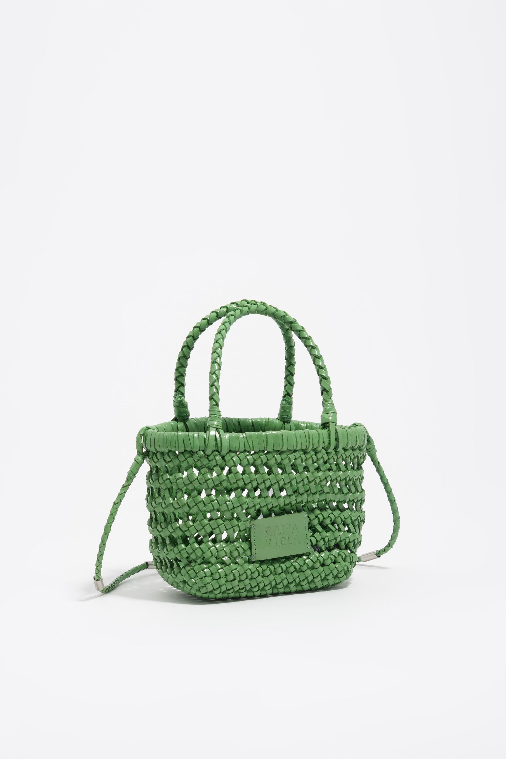 Bolso cruzado de cuero con trenzado y esmeralda