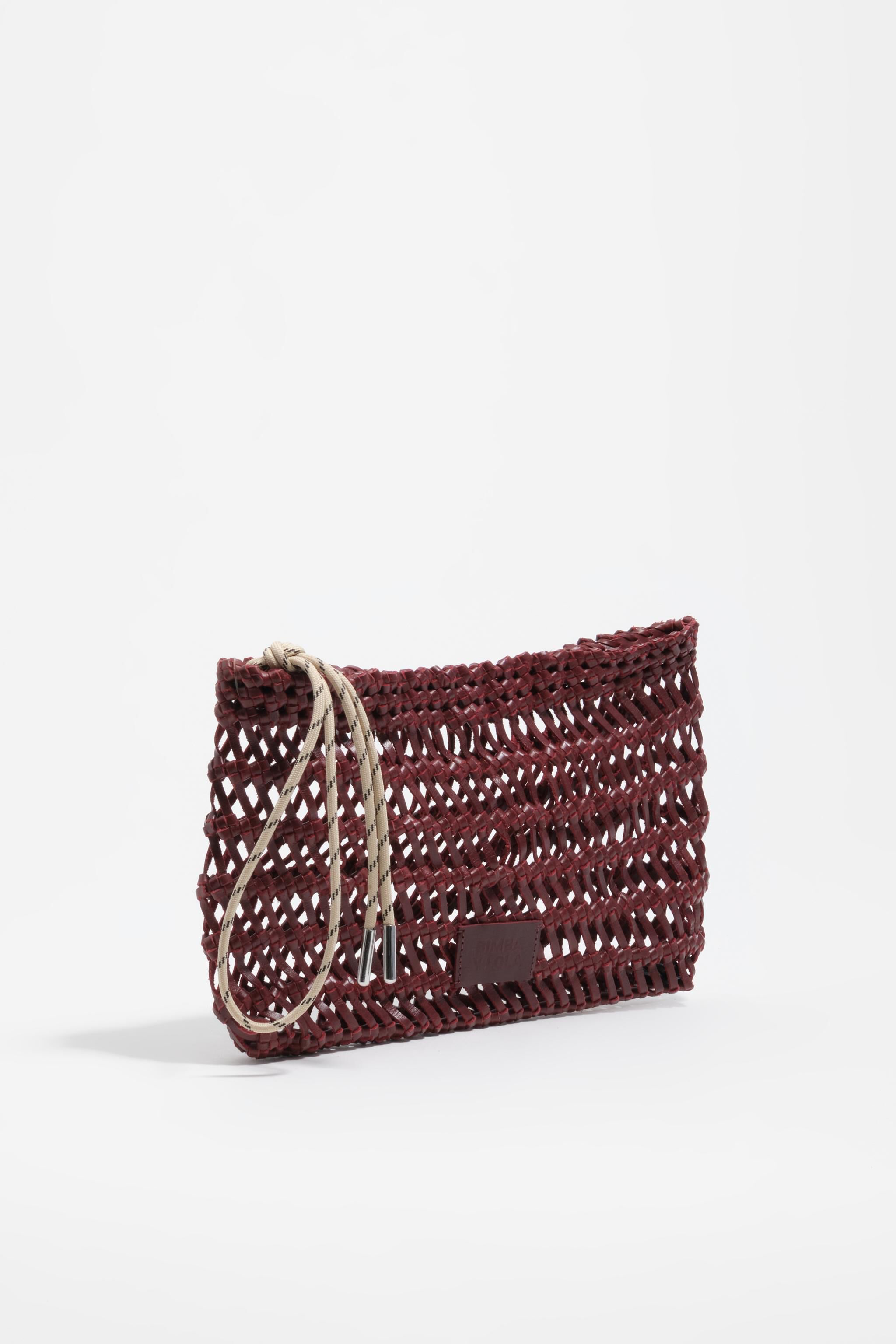 Bolso de mano de cuero trenzado en cereza oscuro