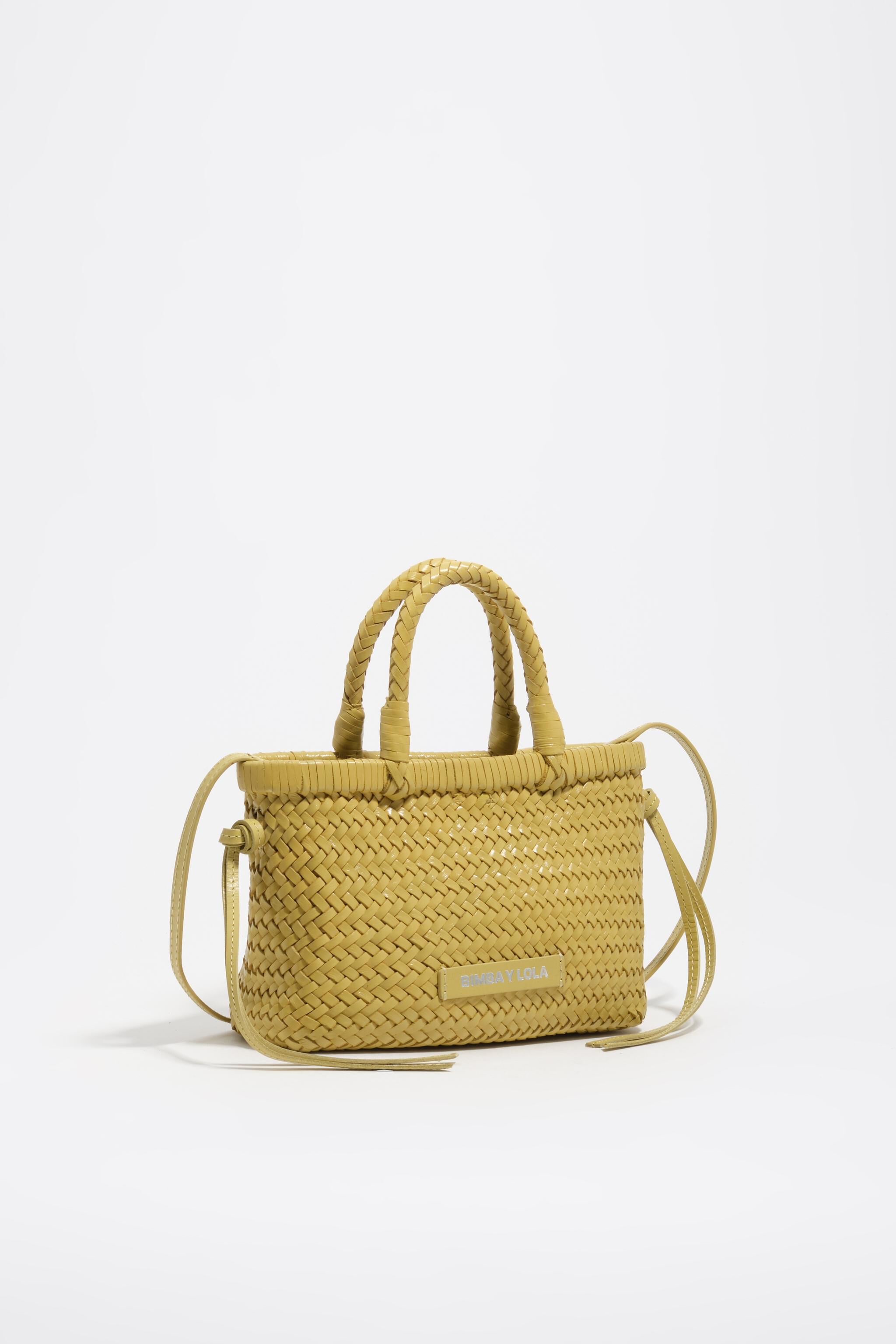 Bolso de cuero amarillo claro entrelazado pequeño