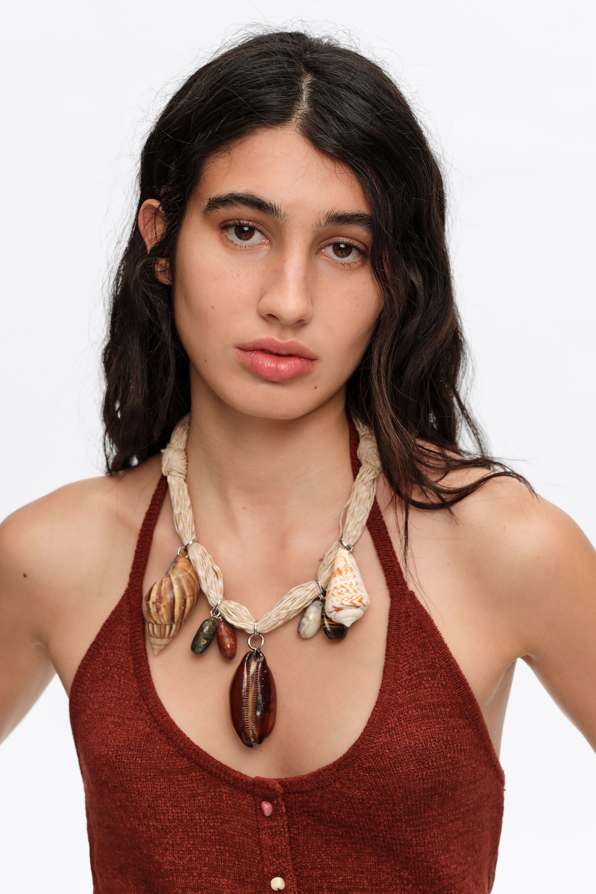 Collar de concha marina y piedra natural
