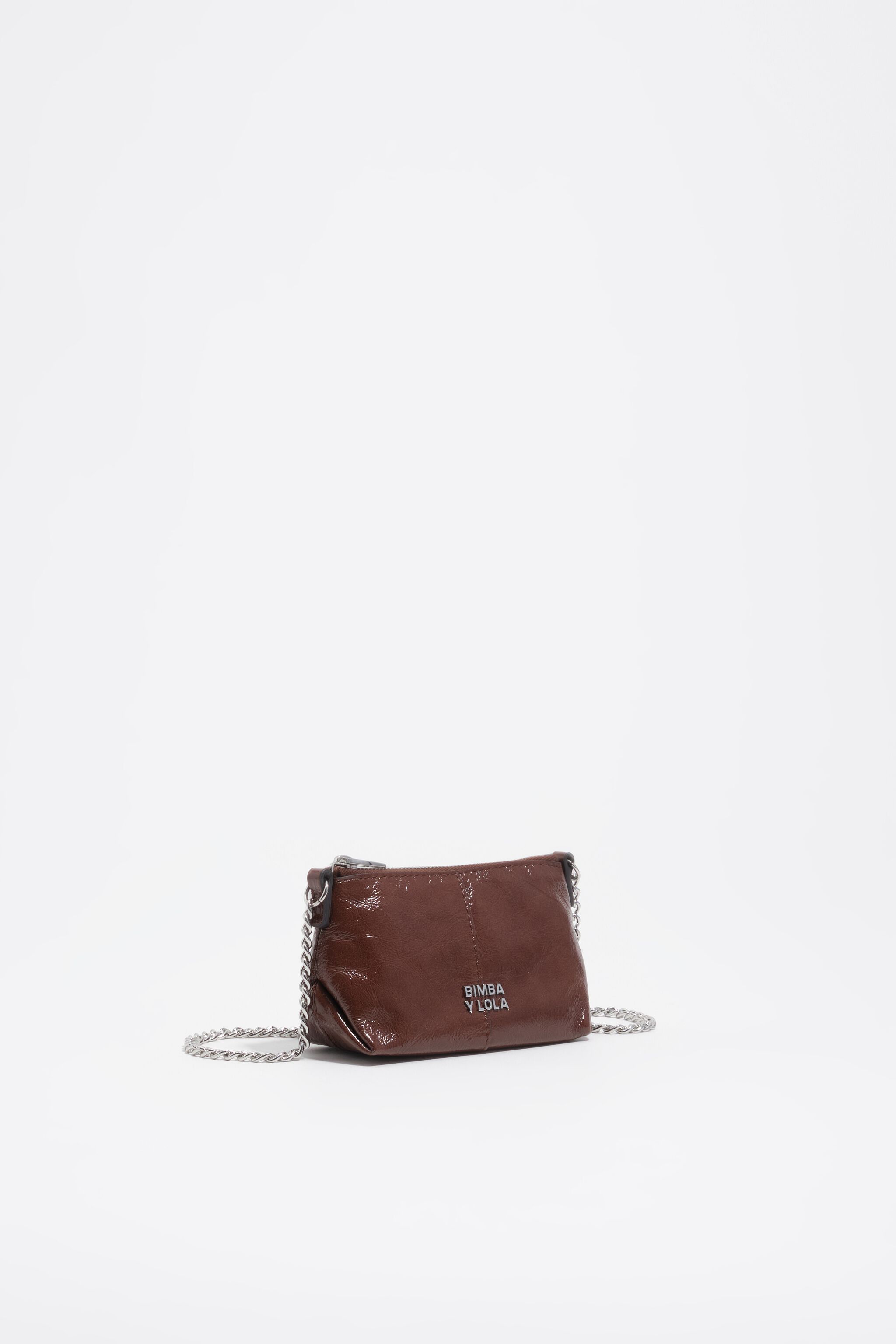 Bolso bandolera de cuero micro brillante moca