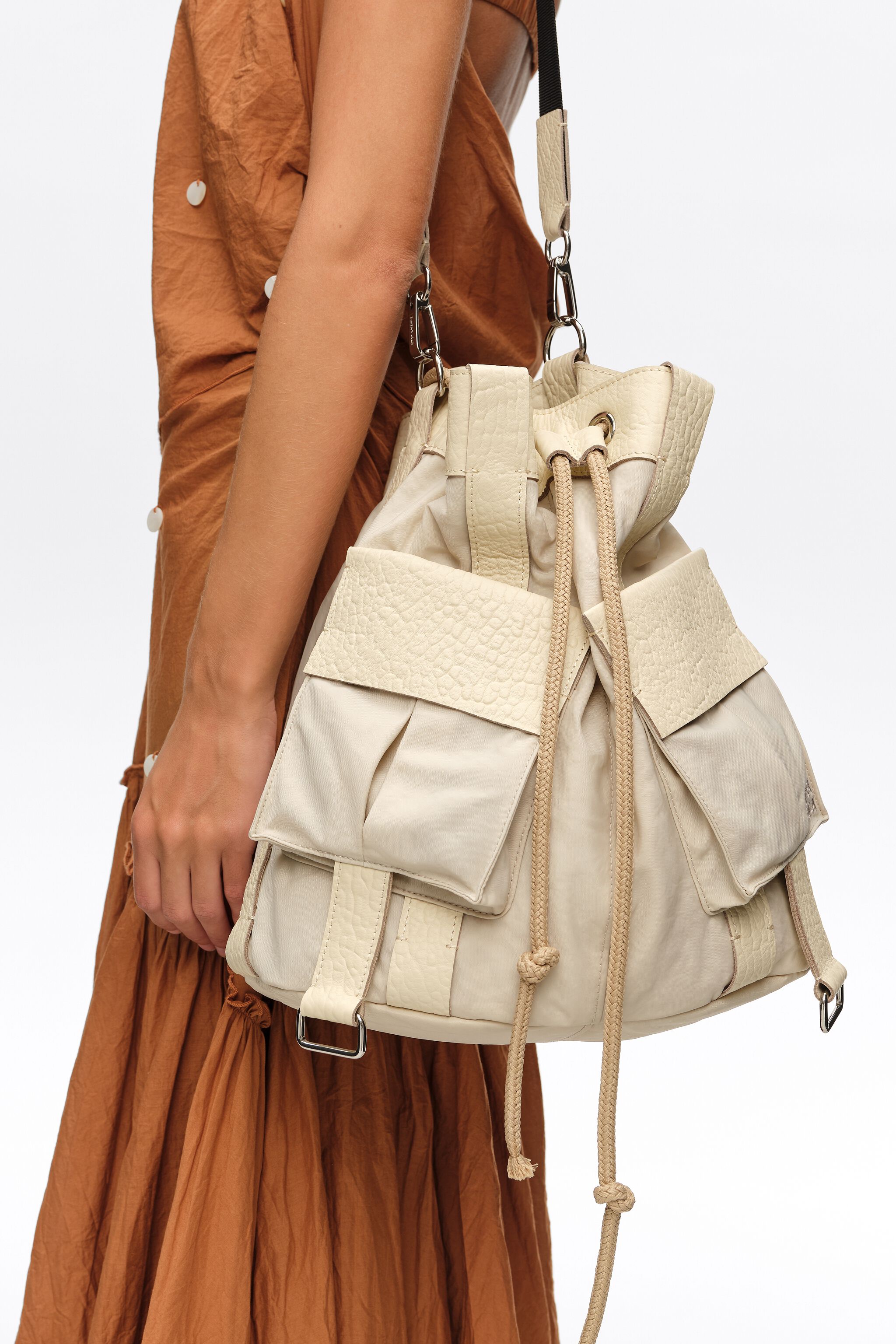 Bolso bandolera blanco de piedra grande