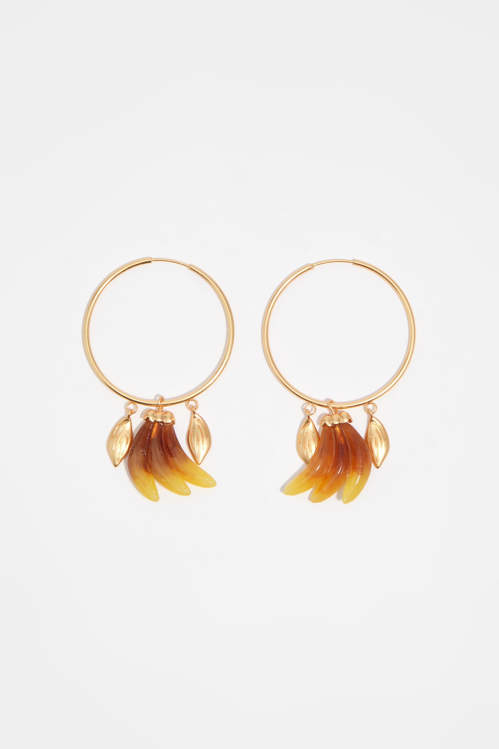 Aretes de plátano dorado cepillado