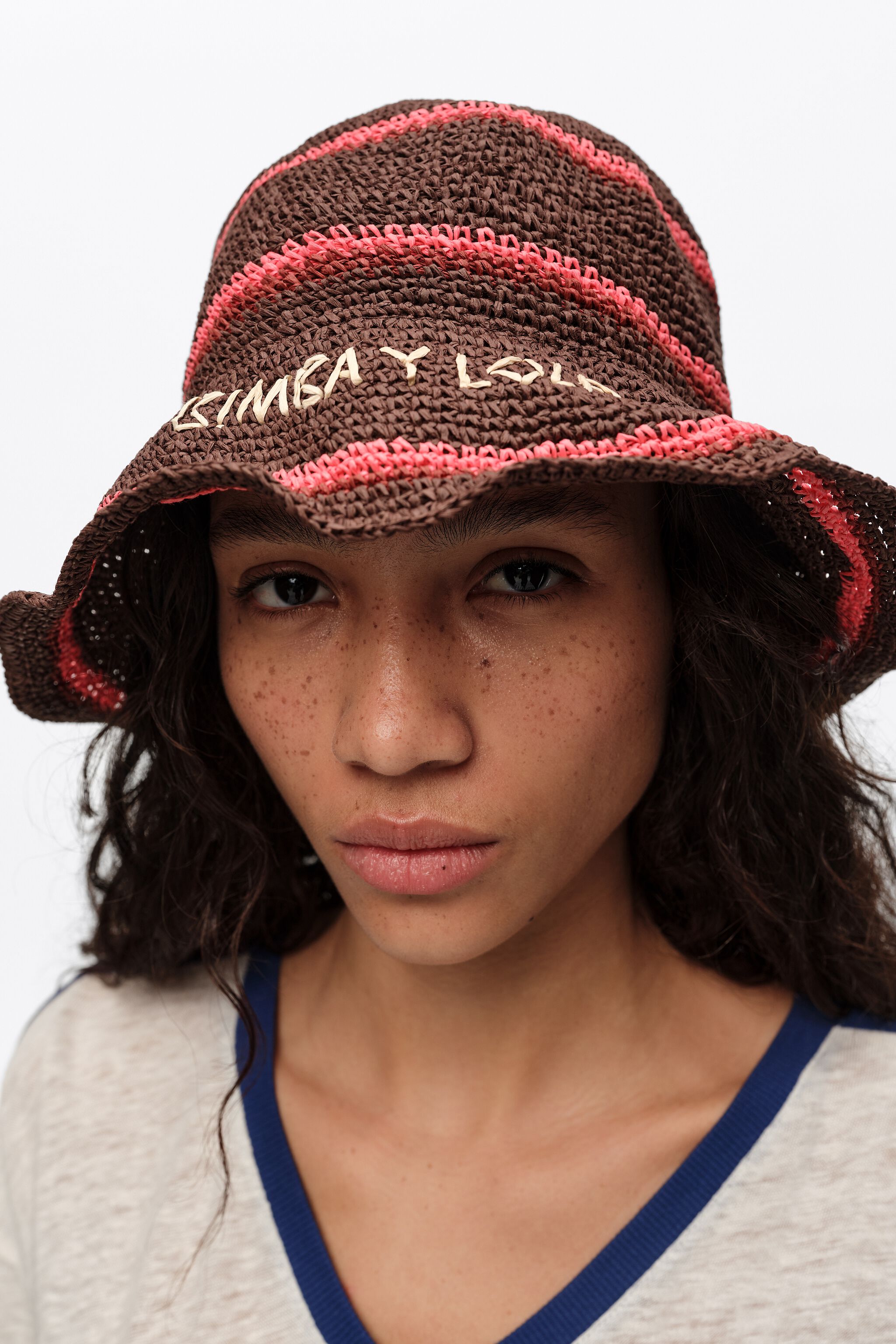 Sombrero con efecto rafia marrón