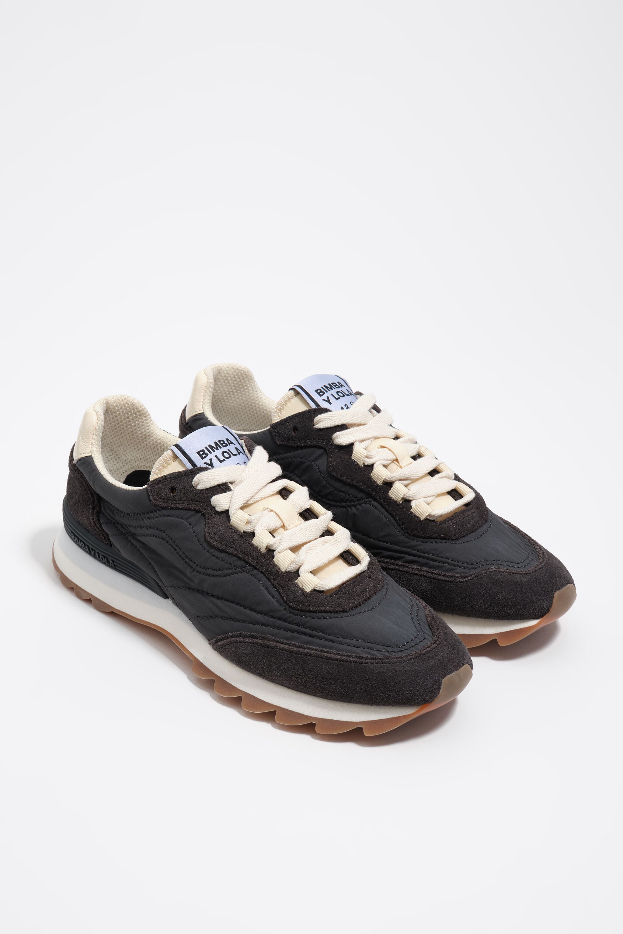 Zapatilla técnica suave de ante y nailon gris oscuro 13 23