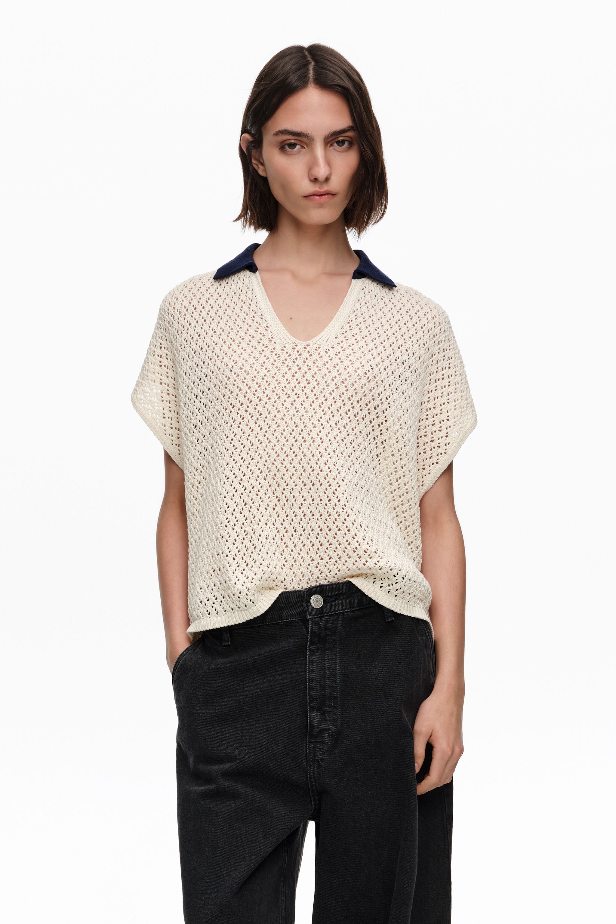 Sweater de punto abierto de algodón en color marfil