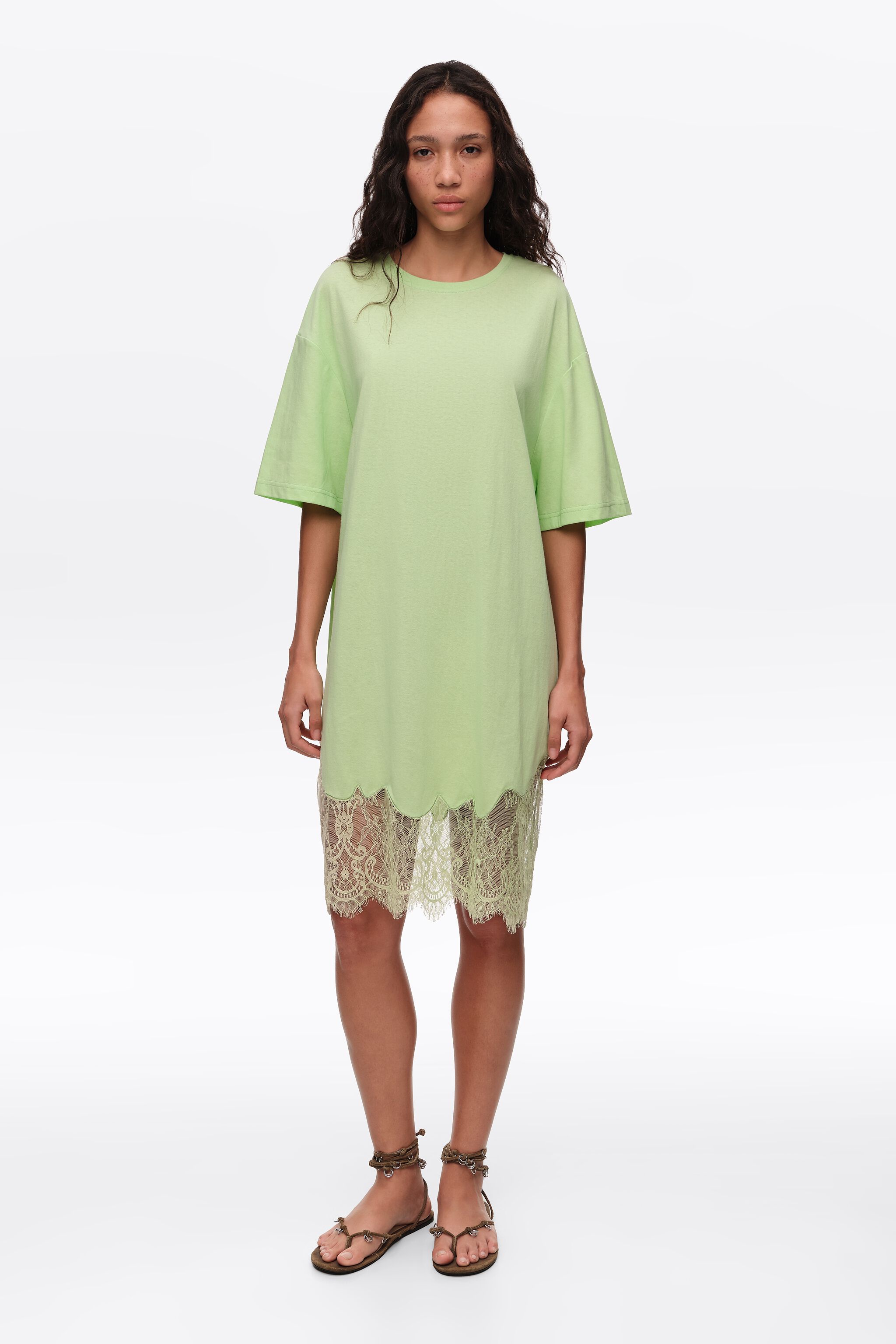 Vestido de camiseta de encaje de manzana corto