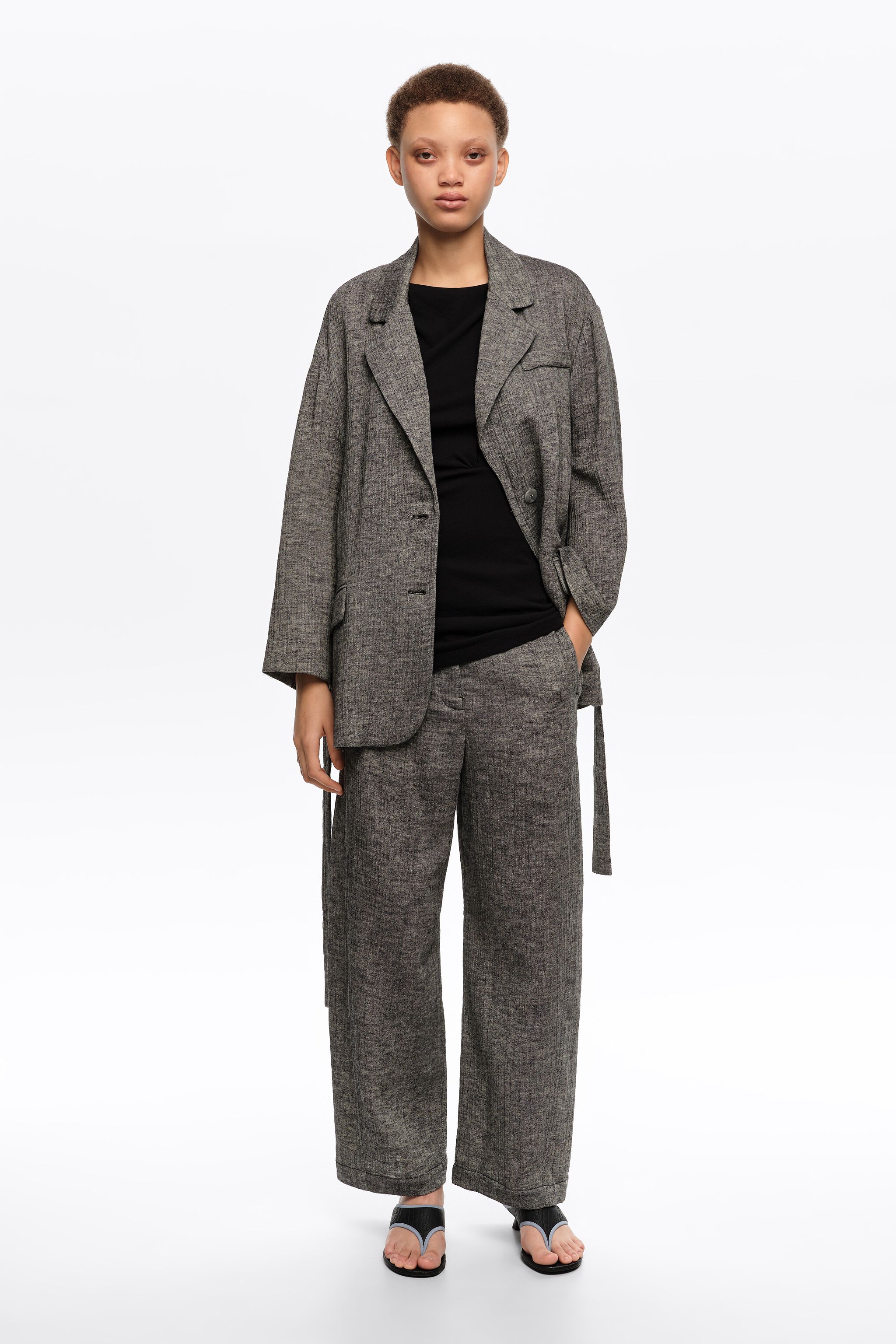 Chaqueta entallada de lino y algodón gris