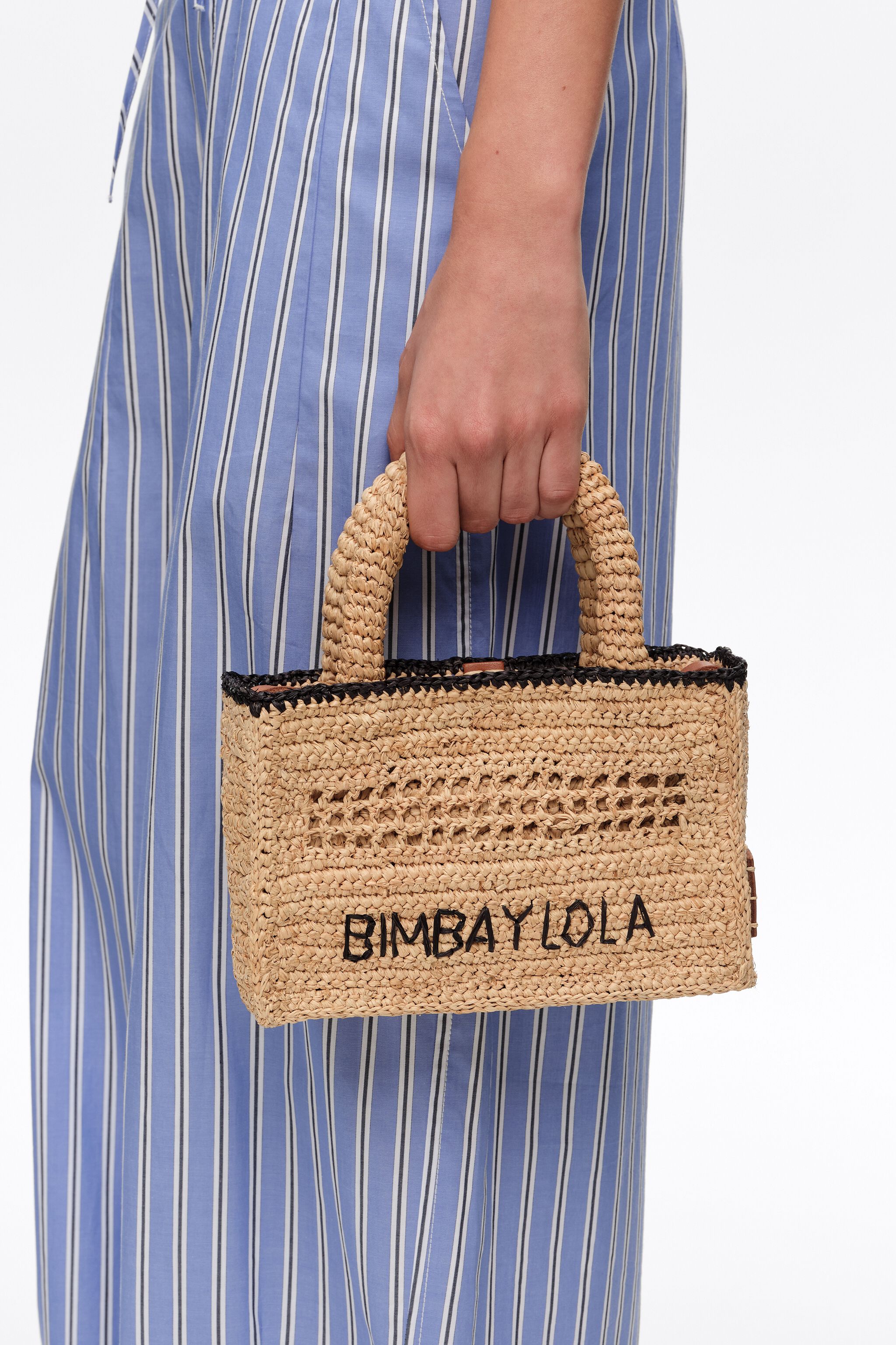 Bolso mini tejido de rafia natural