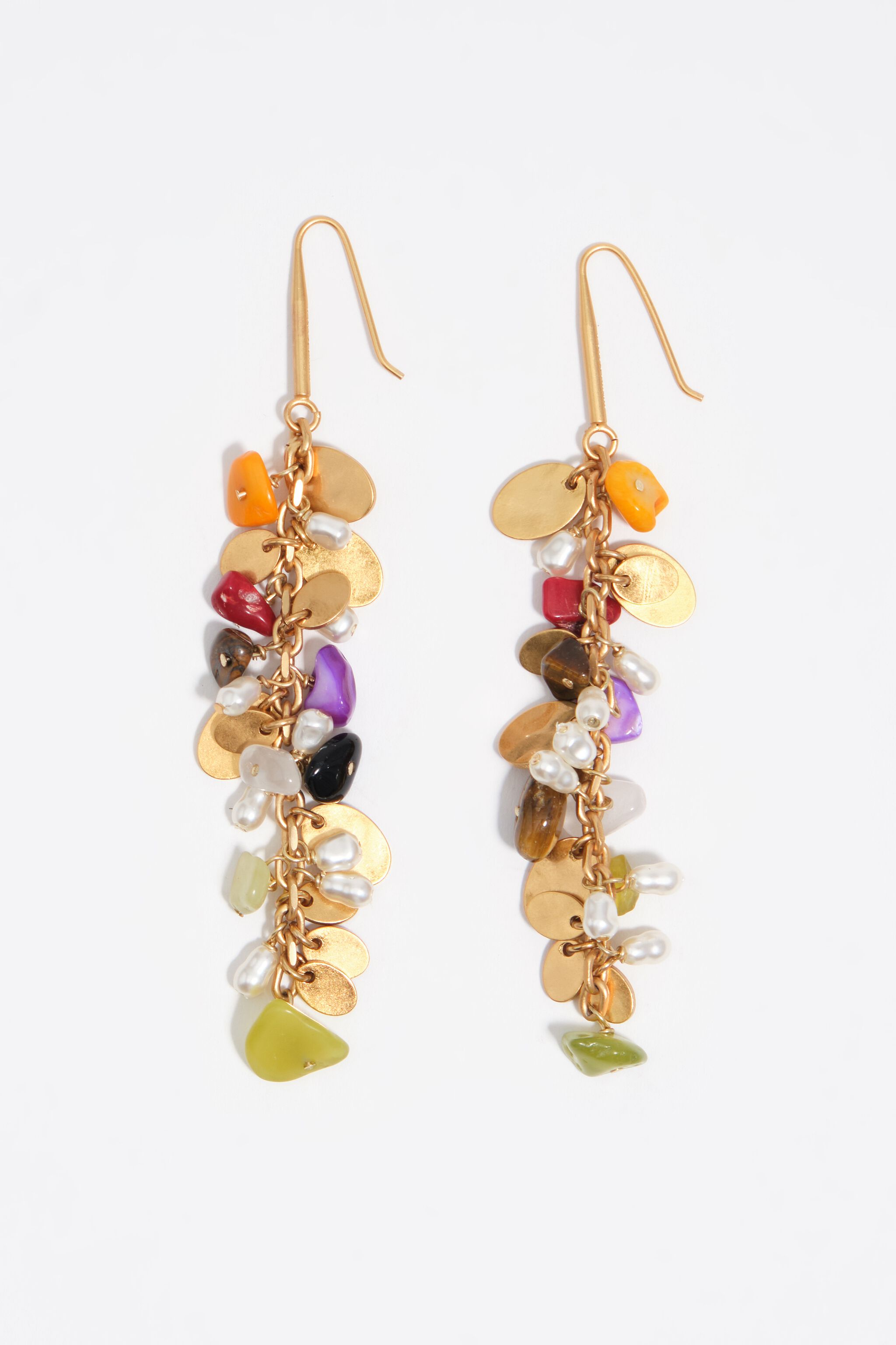Pendientes con piedras y textura metálica dorada envejecida