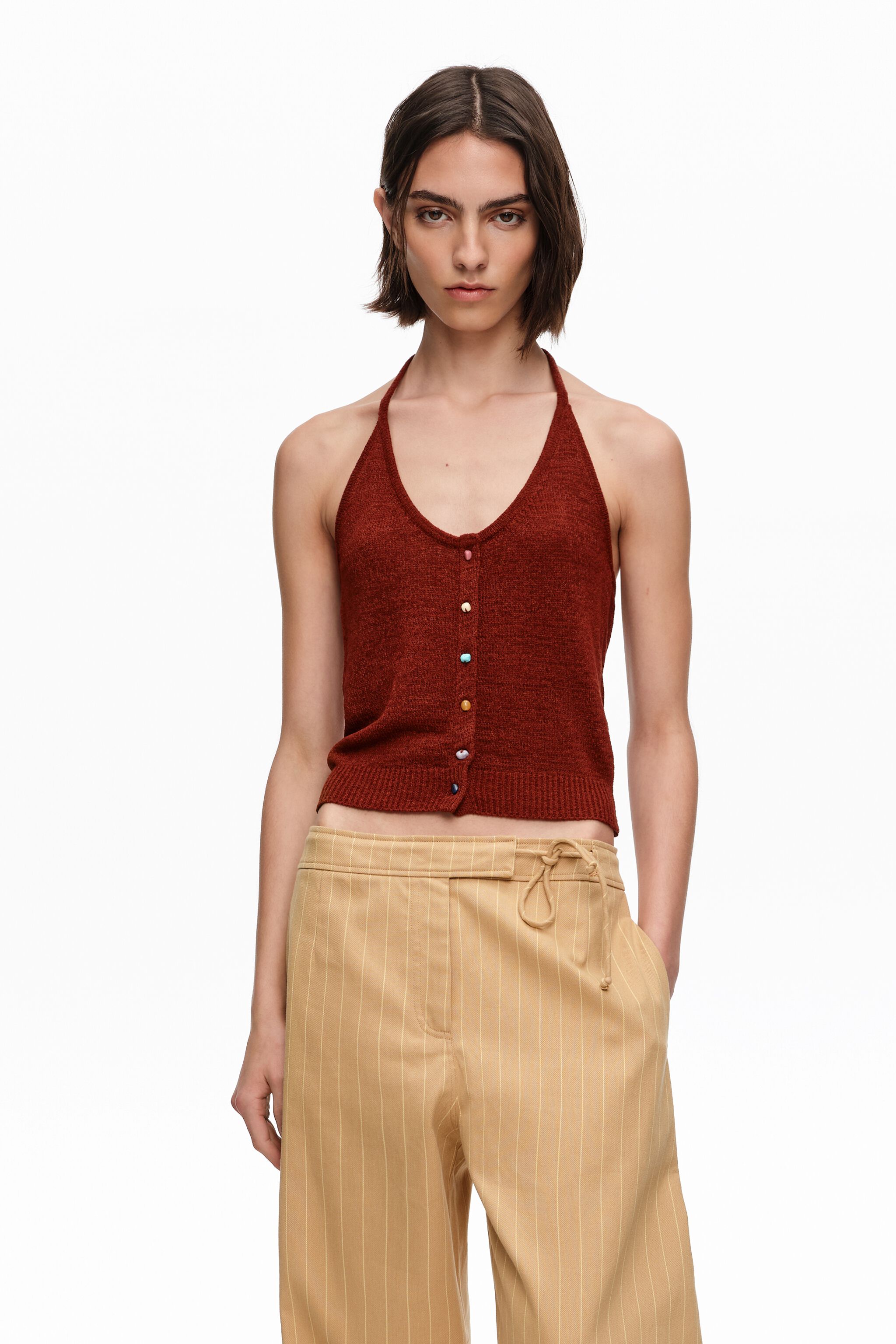 Top tipo halter con piedras marrones