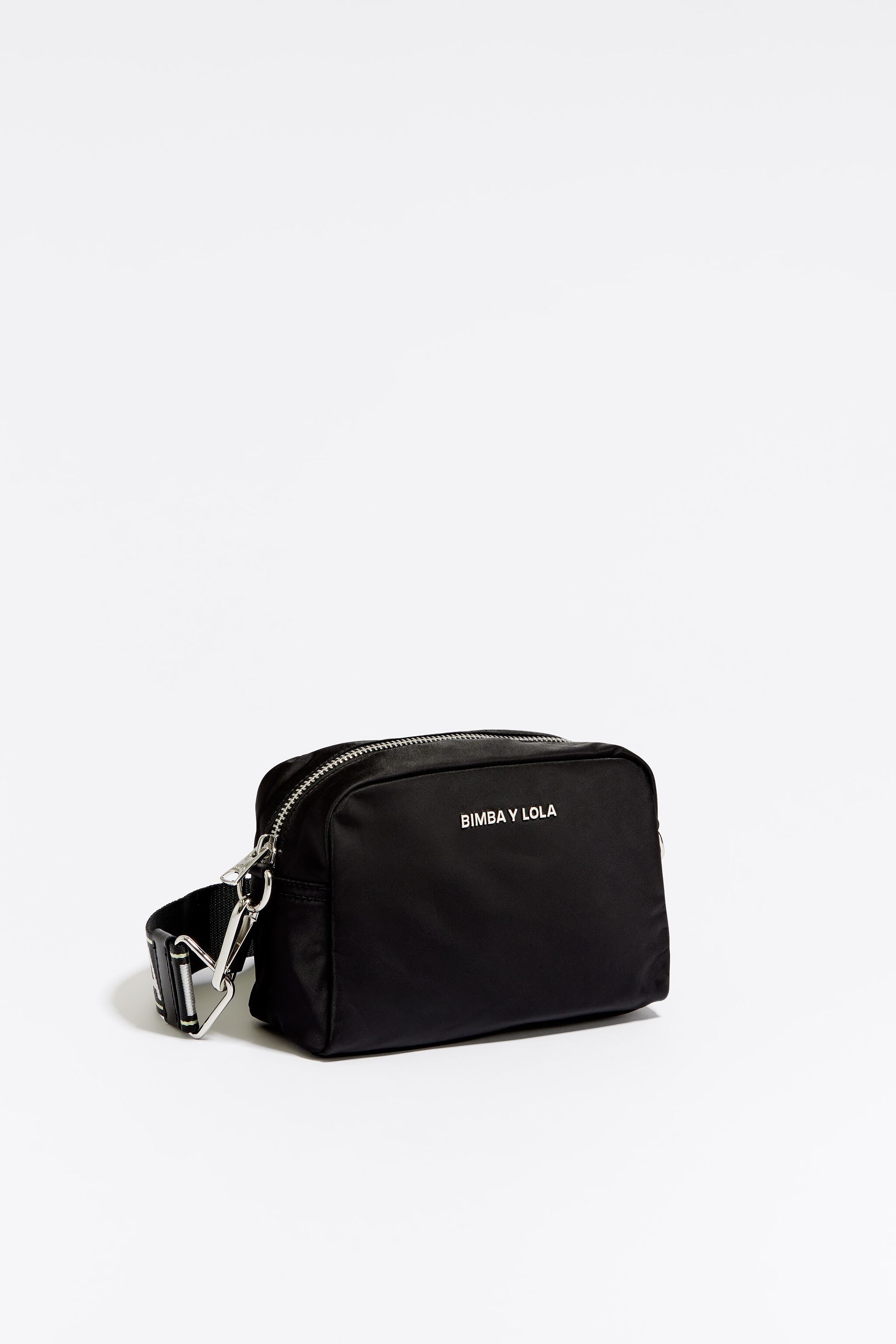 Bolso cruzado pequeño de nailon negro