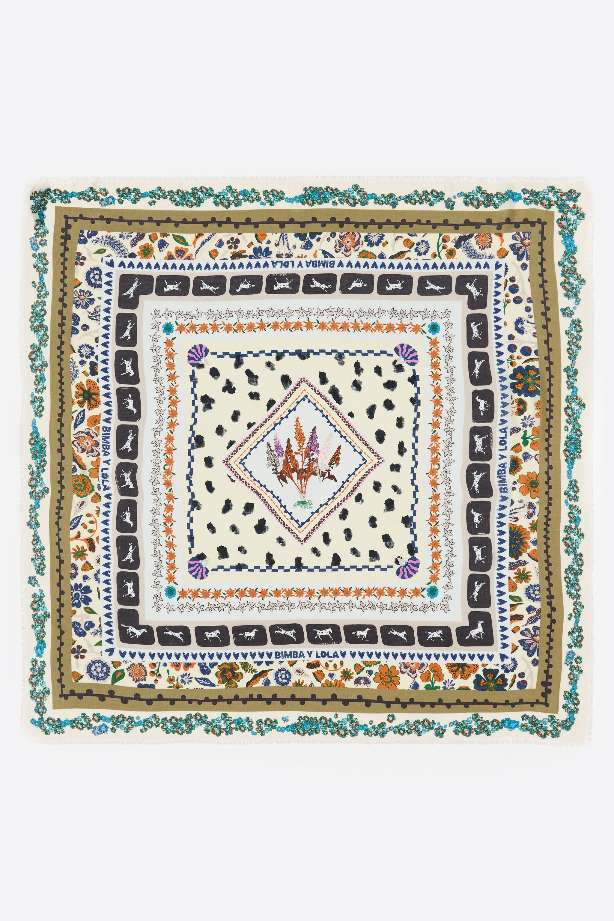 Pañuelo floral con marcos concéntricos de vainilla