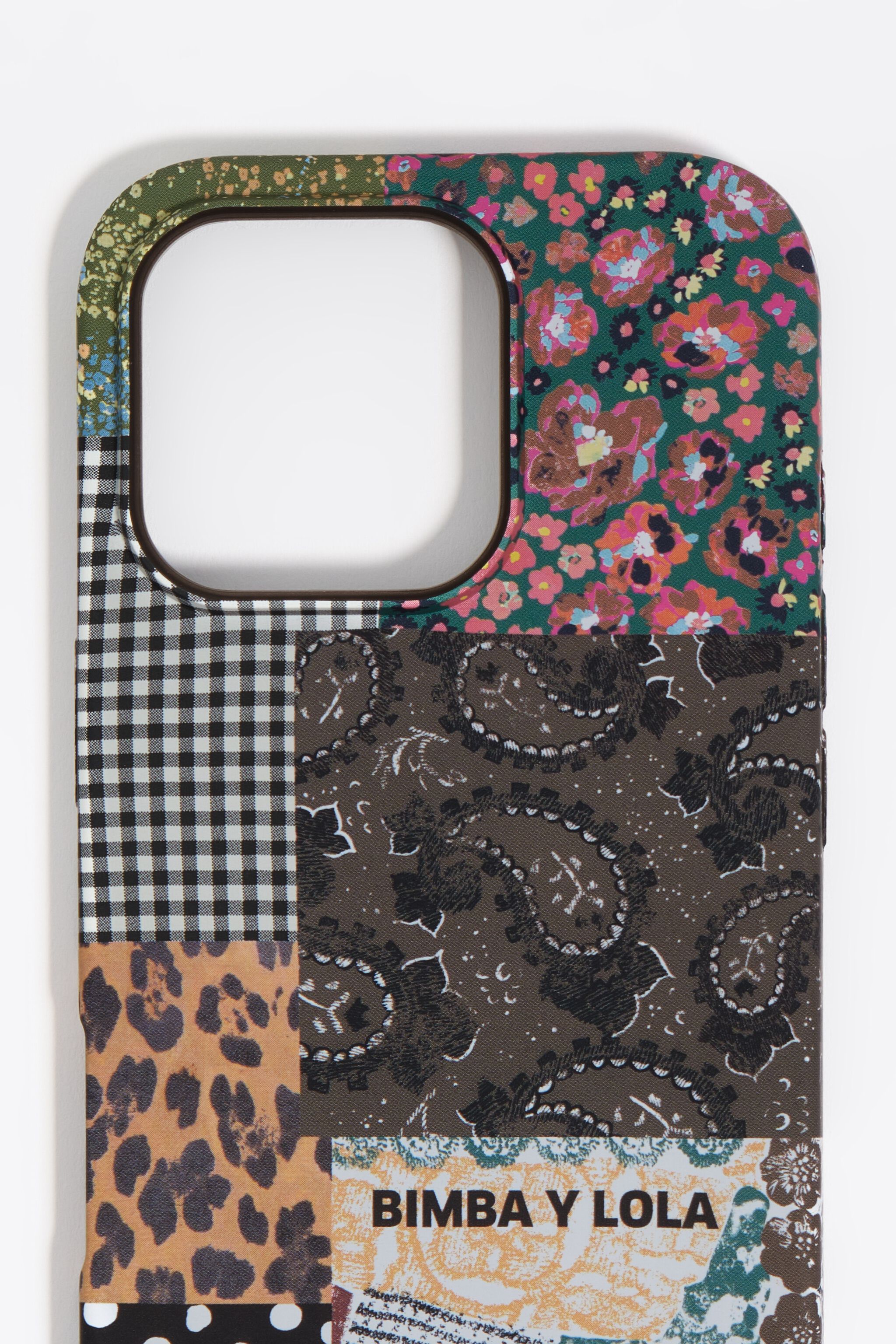 Funda rígida para iPhone 16 Pro con diseño de patchwork
