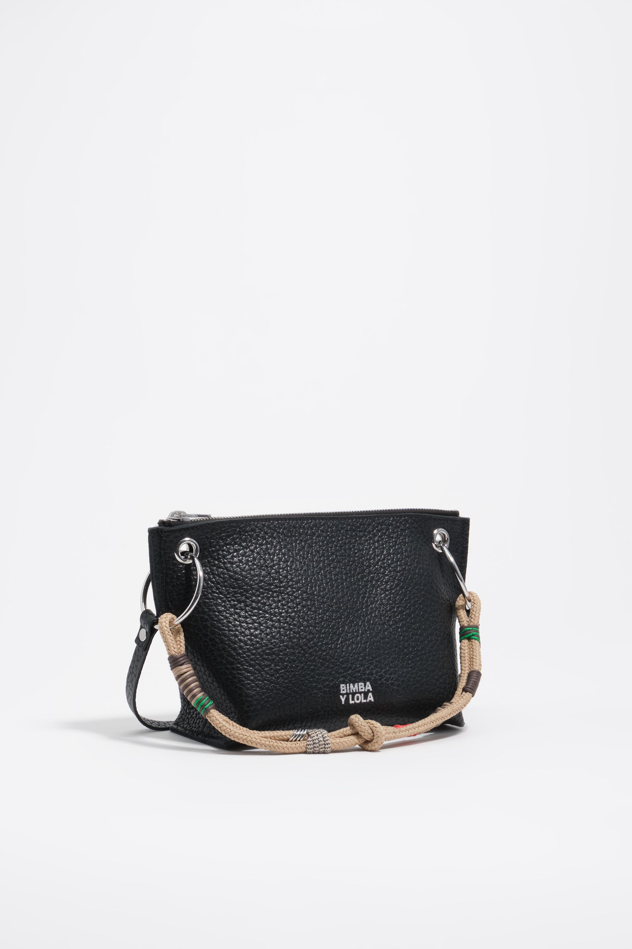 Bolso de cuero negro mediano tipo trapecio