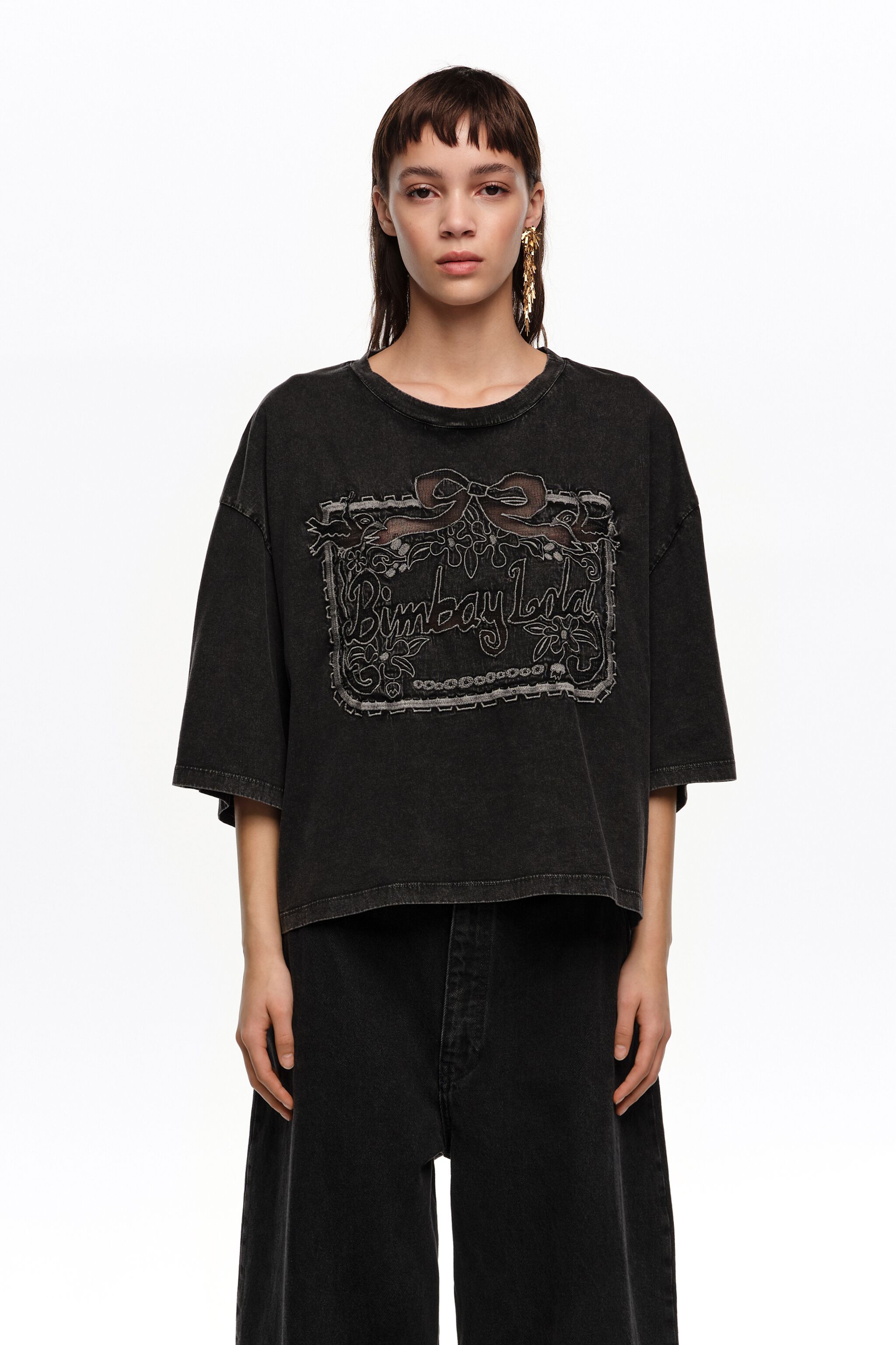 Camiseta maxi de broderie anglaise con logo en negro desvanecido