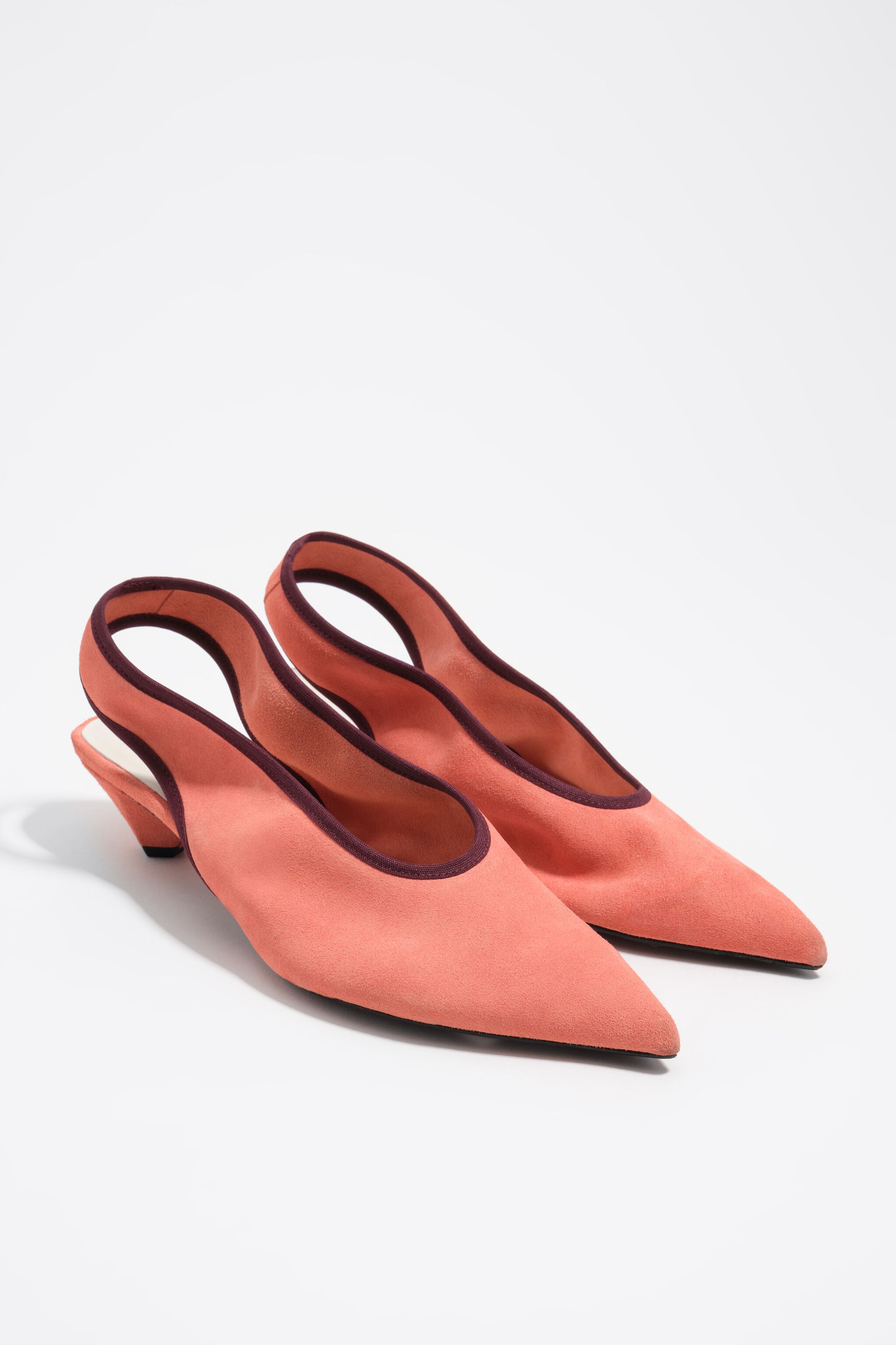 Zapato de cordones con tacón bajo de ante salmón