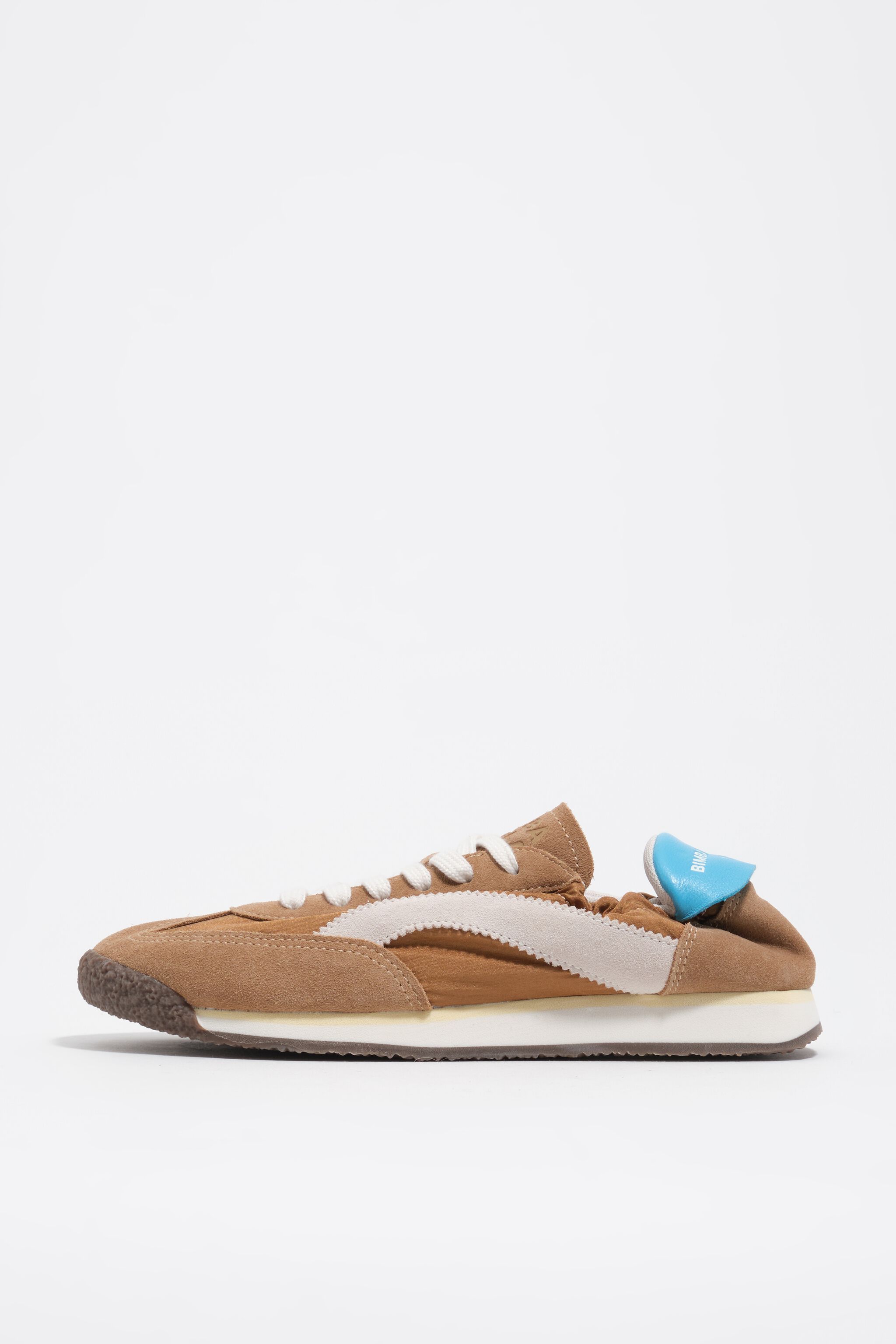 Zapatilla 13 06 de ante miel y nailon
