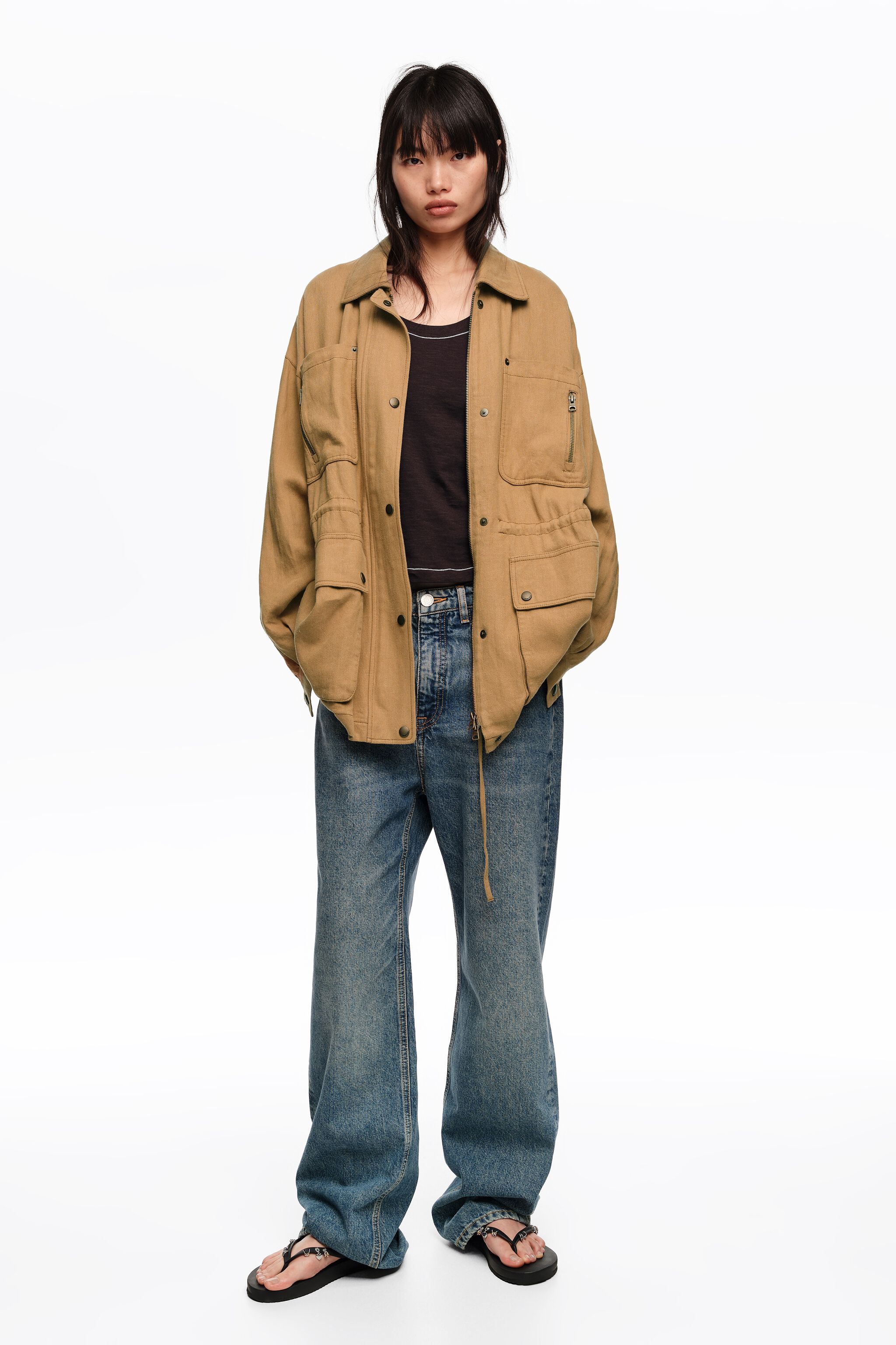 Chaqueta de camello con cintura ajustable