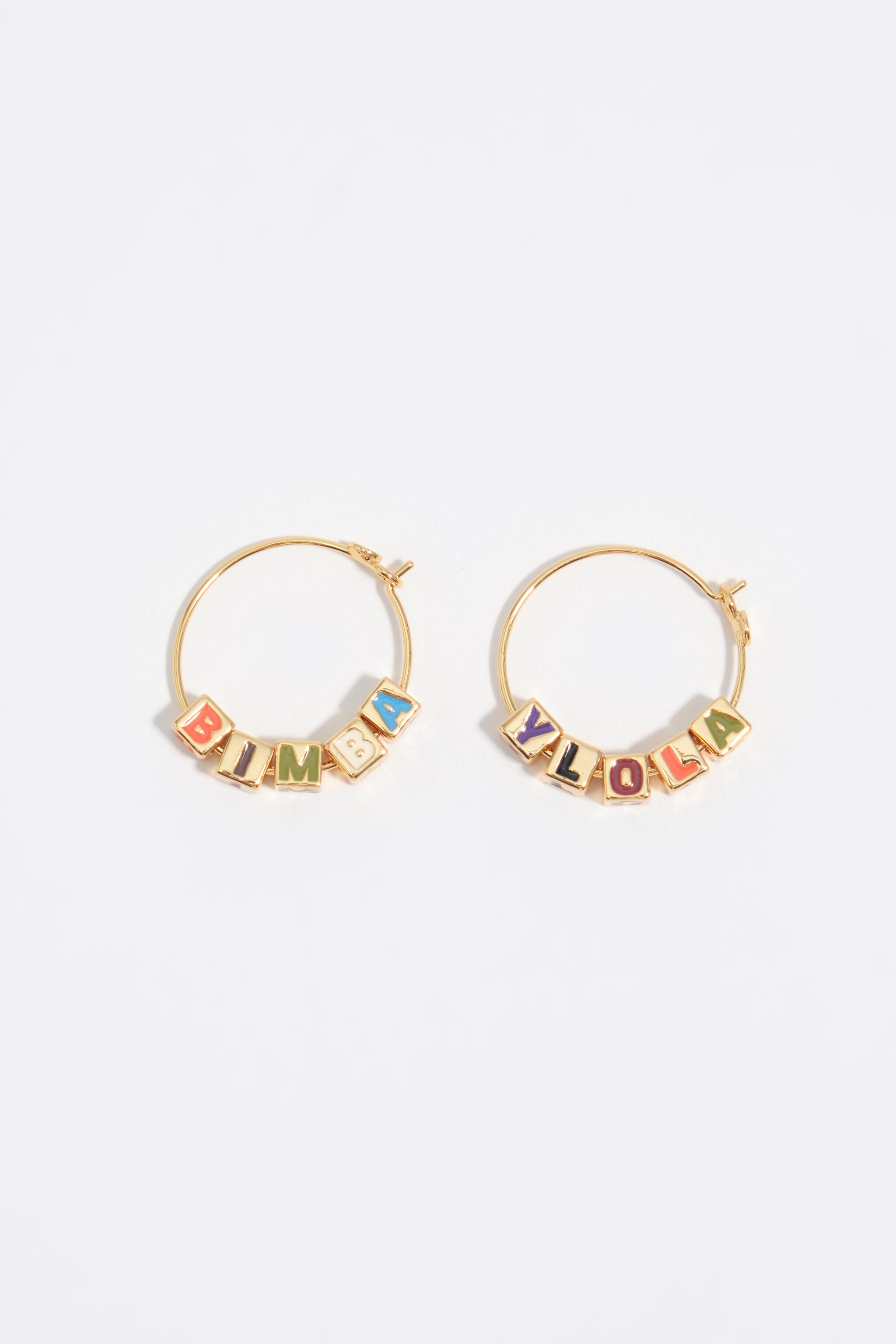 Aros de diamantes con logo multicolor