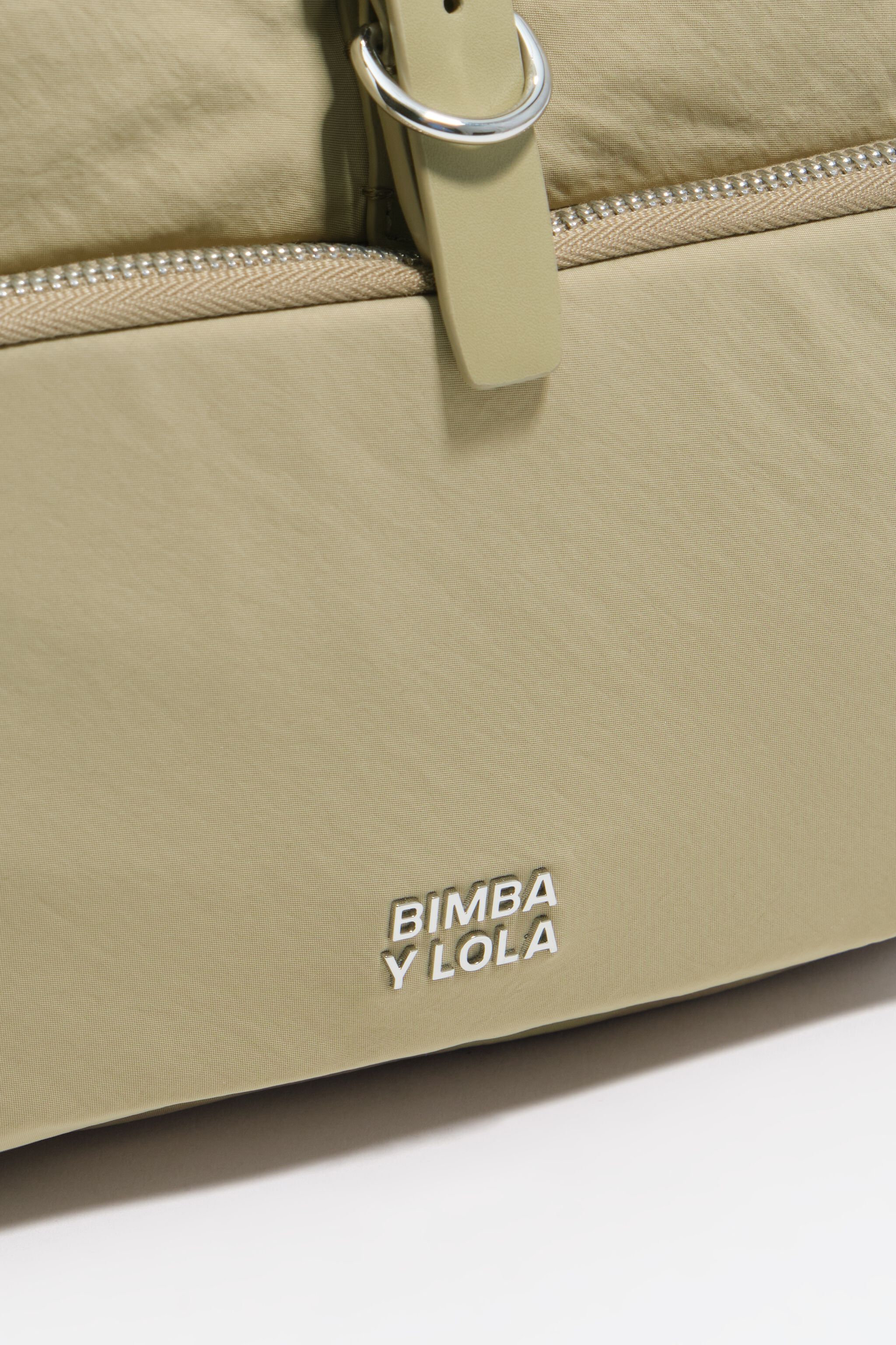 Mochila de bolsillo de nailon beige claro