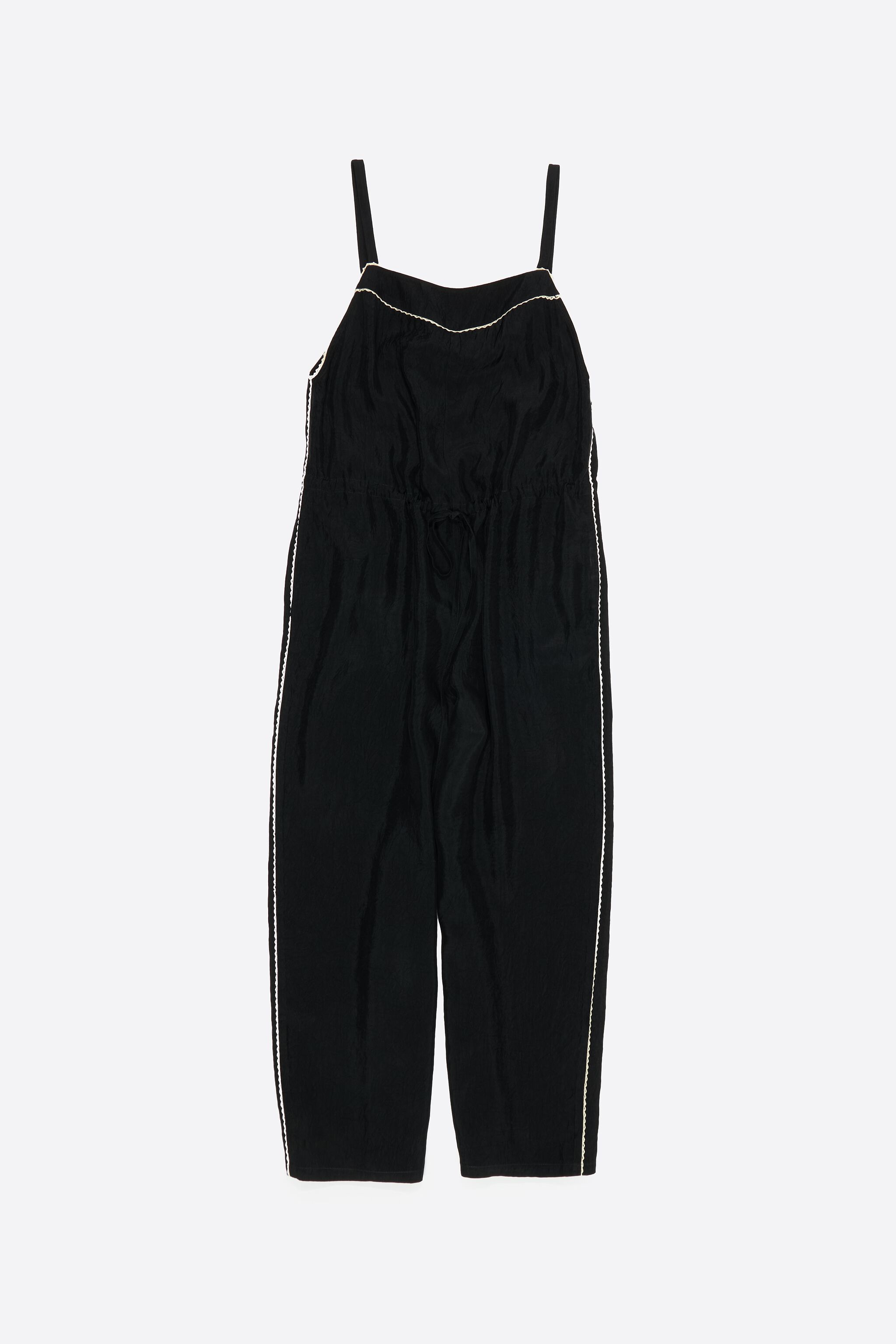 Mono de fluido negro con cintura ajustable