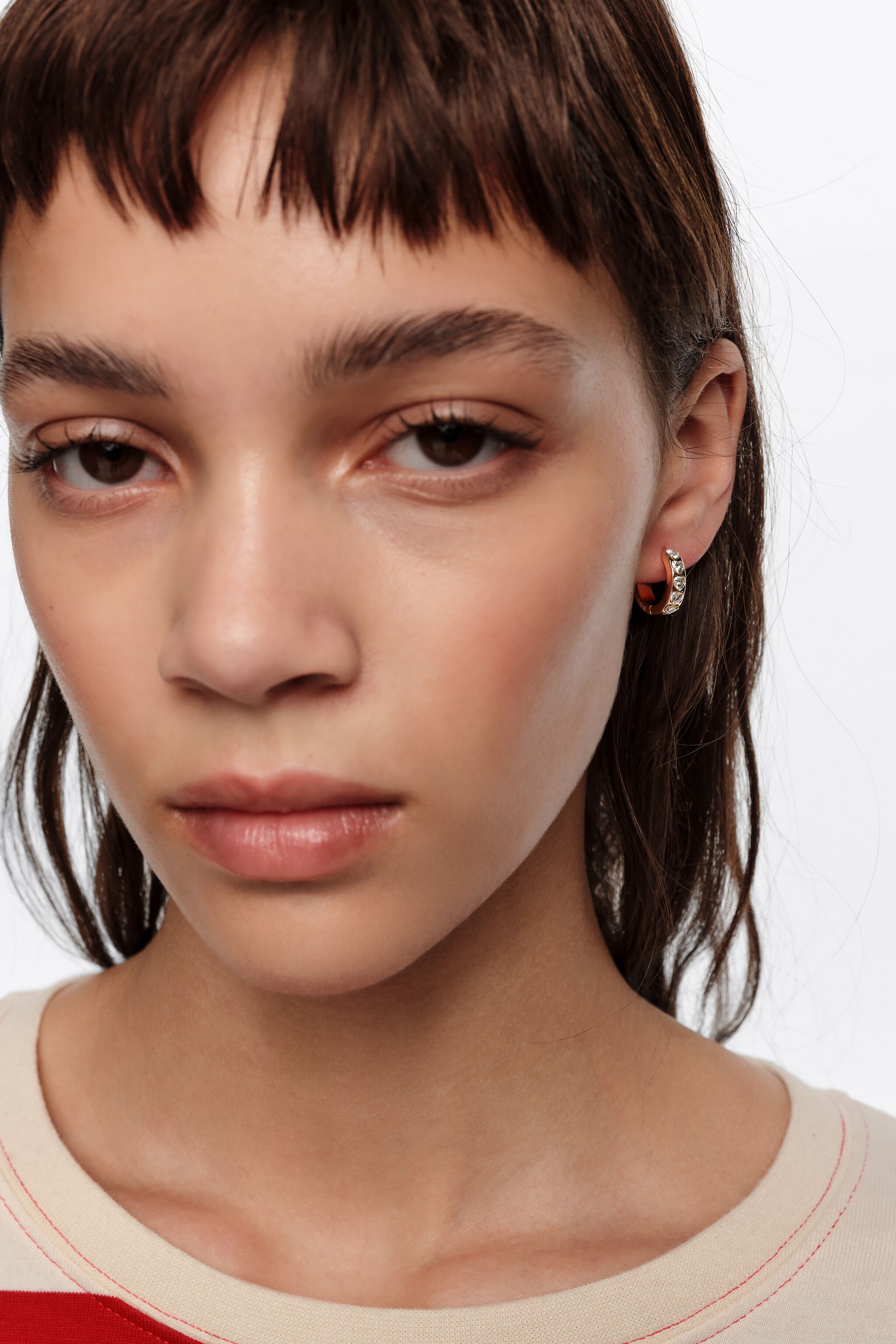Aretes de aro con corazón dorado y cristales