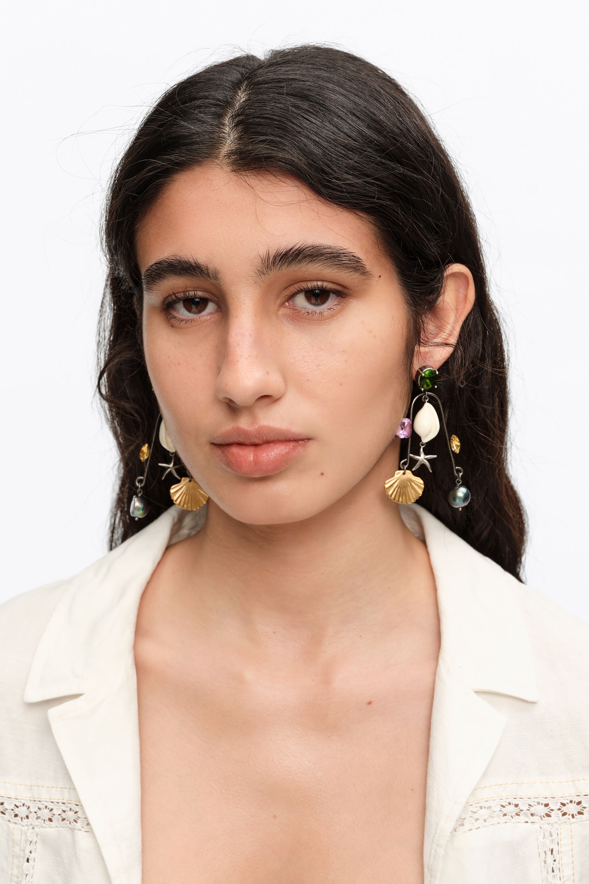 Auriculares de concha marina y cristales en plata envejecida