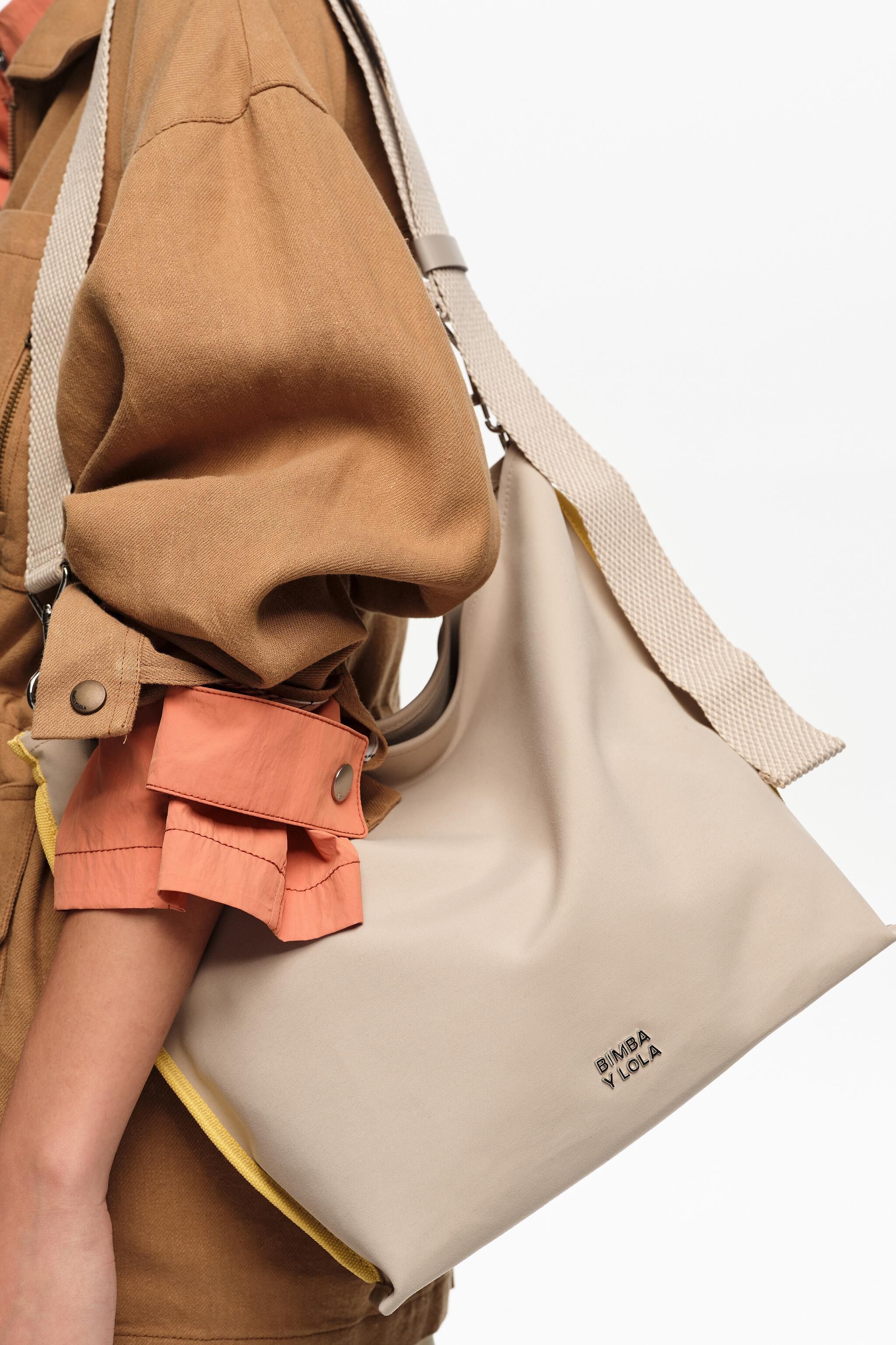 Bolso gabardina arena medio Carlino