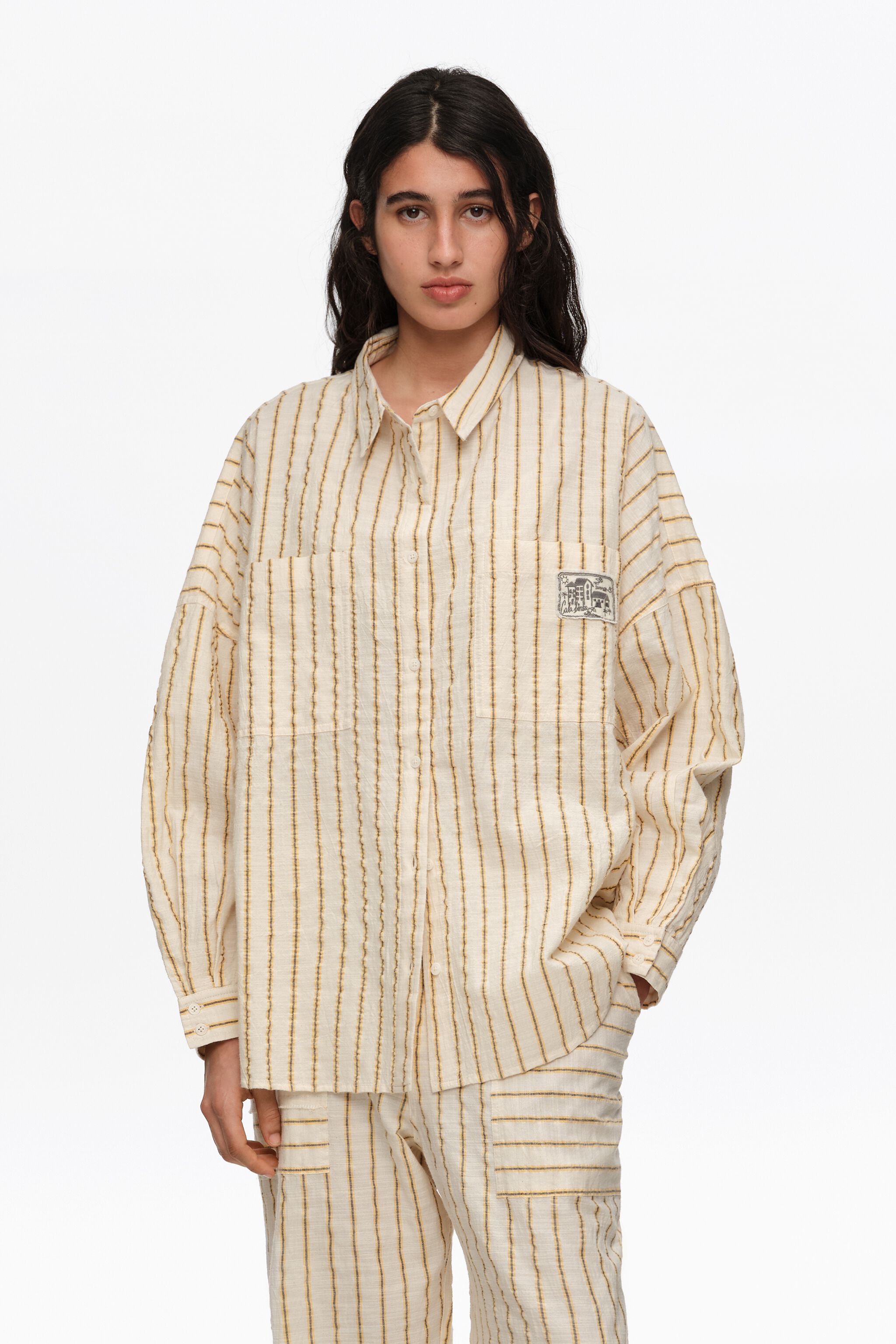 Camisa oversize de algodón con textura y rayas ocre