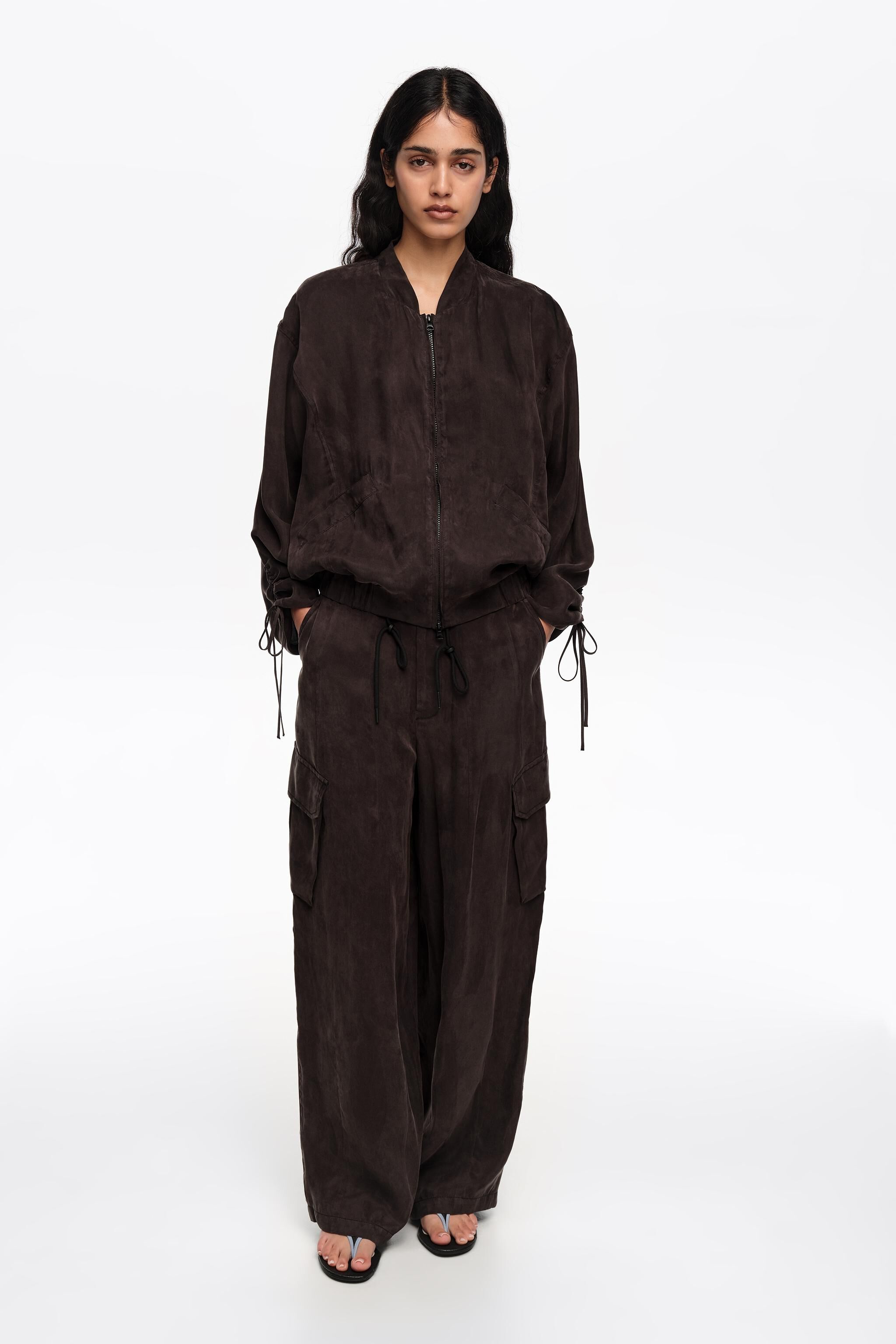 Chaqueta bomber fluida negra lavada