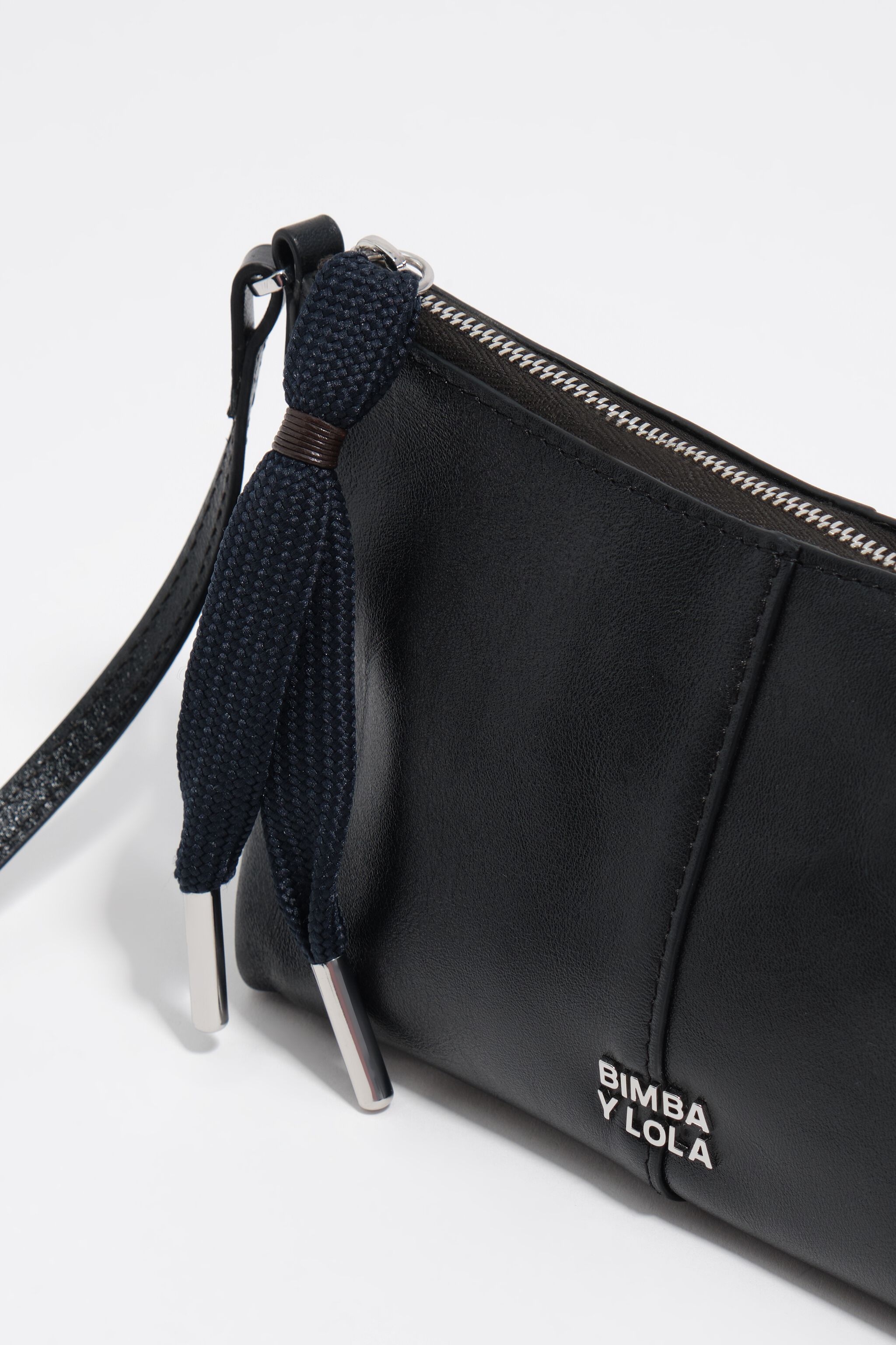 Bolso cruzado mini de cuero negro