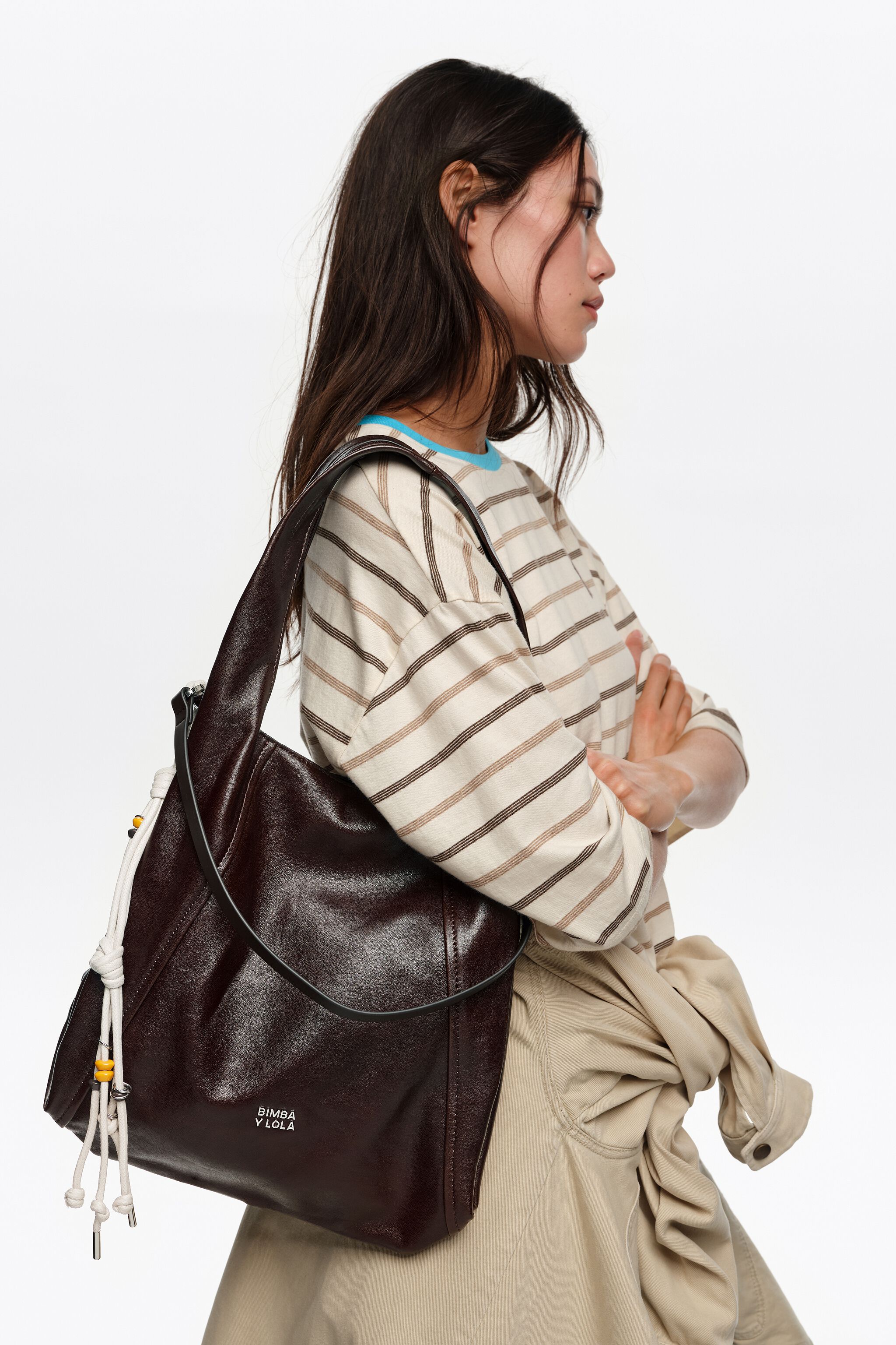 Bolso bandolera de cuero y papel de café grande