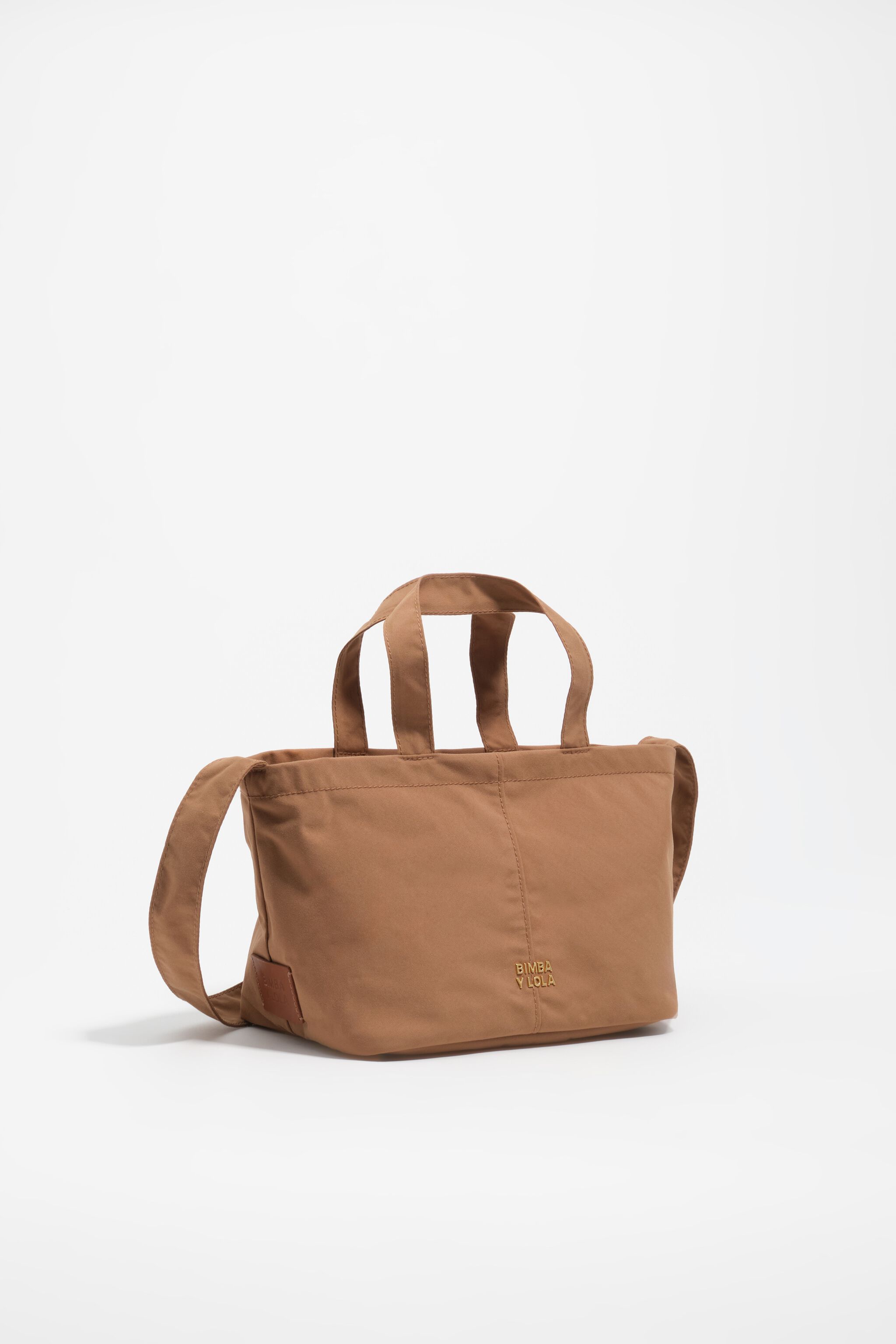 Bolso bandolera de nailon canela