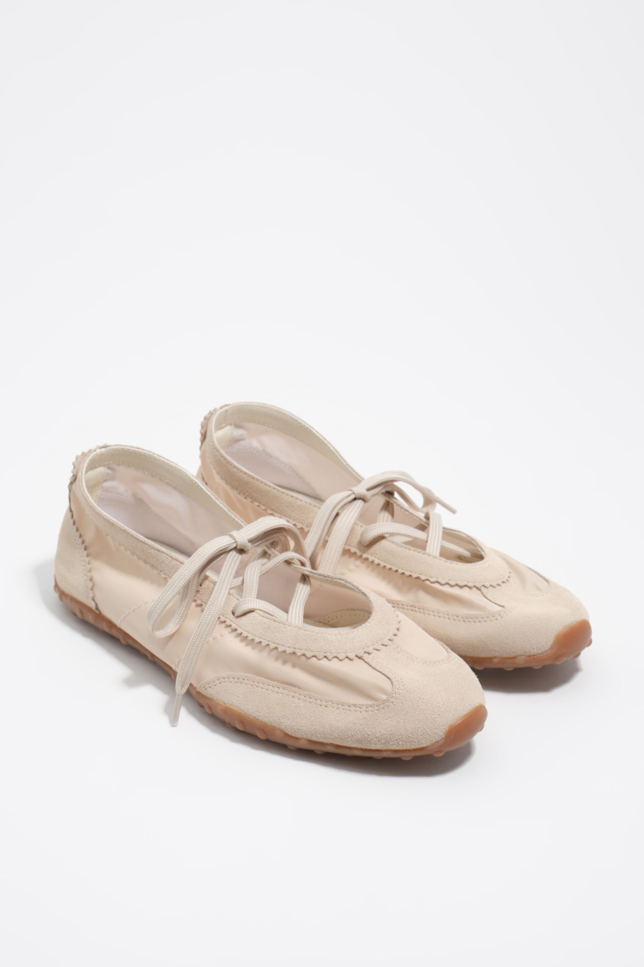 Bailarina deportiva de ante y nailon color hueso 13 10