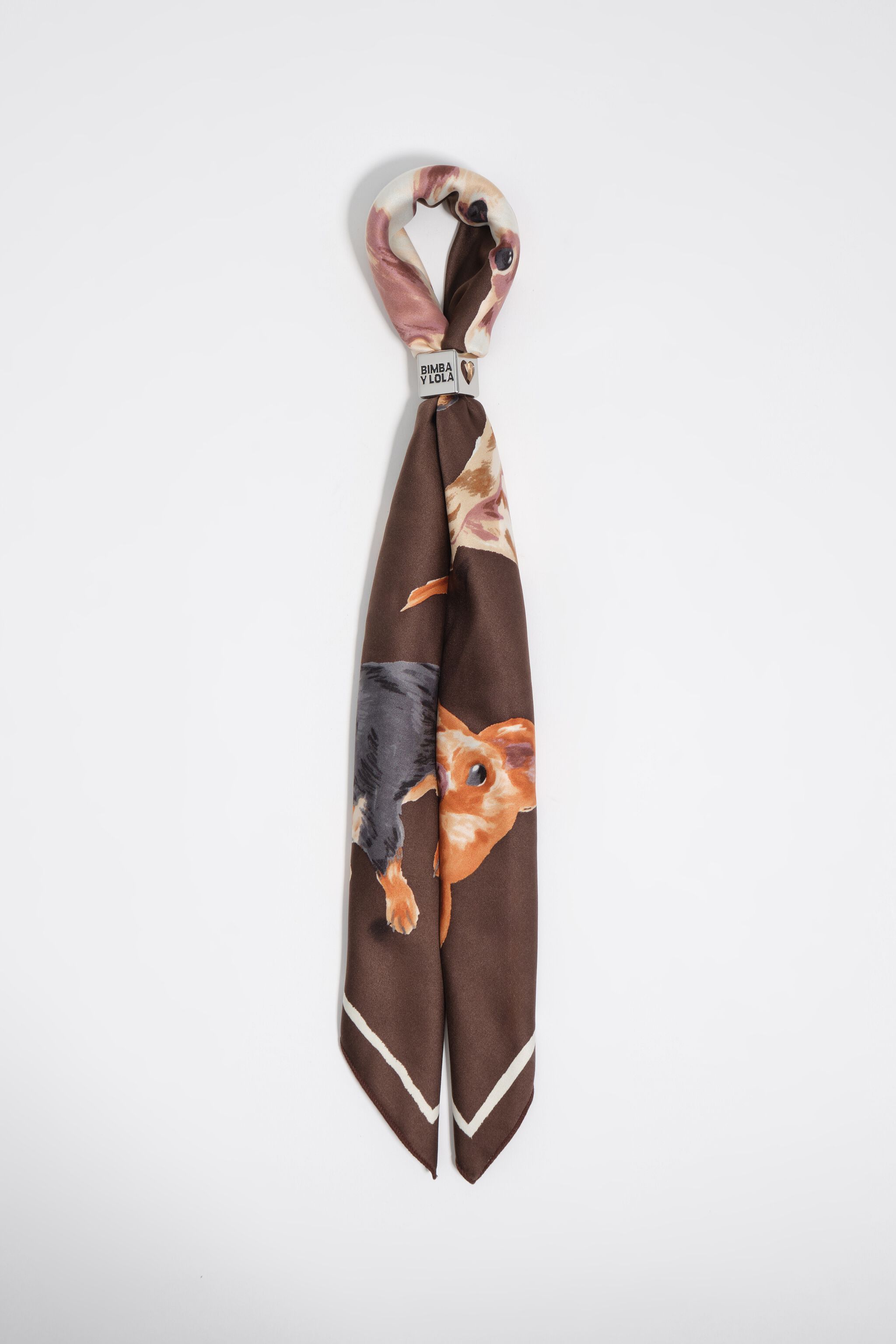 Collar de bolsa con adorno de chihuahuas marrones