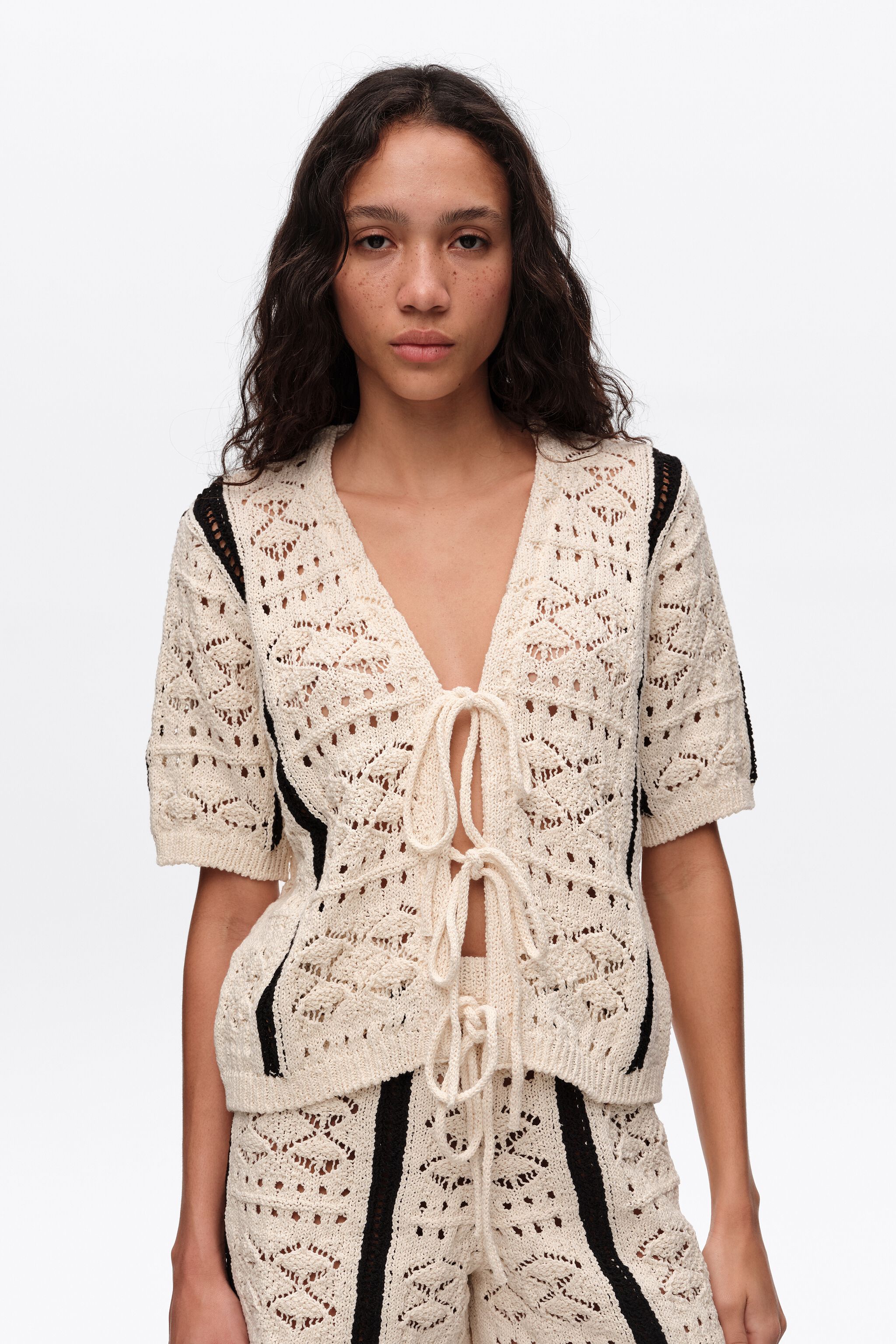 Cardigan de punto bicolor marfil