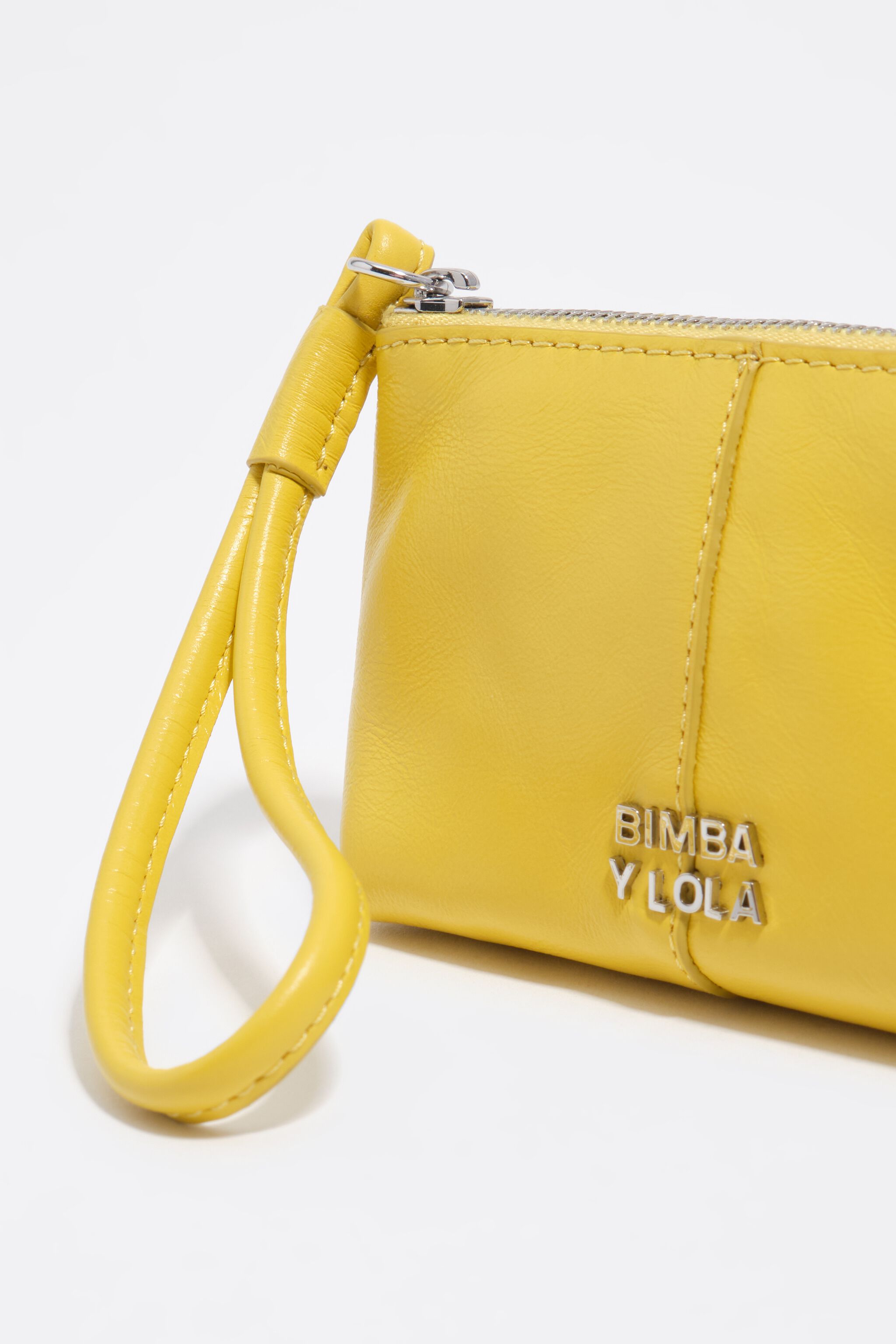 Billetera de cuero amarillo