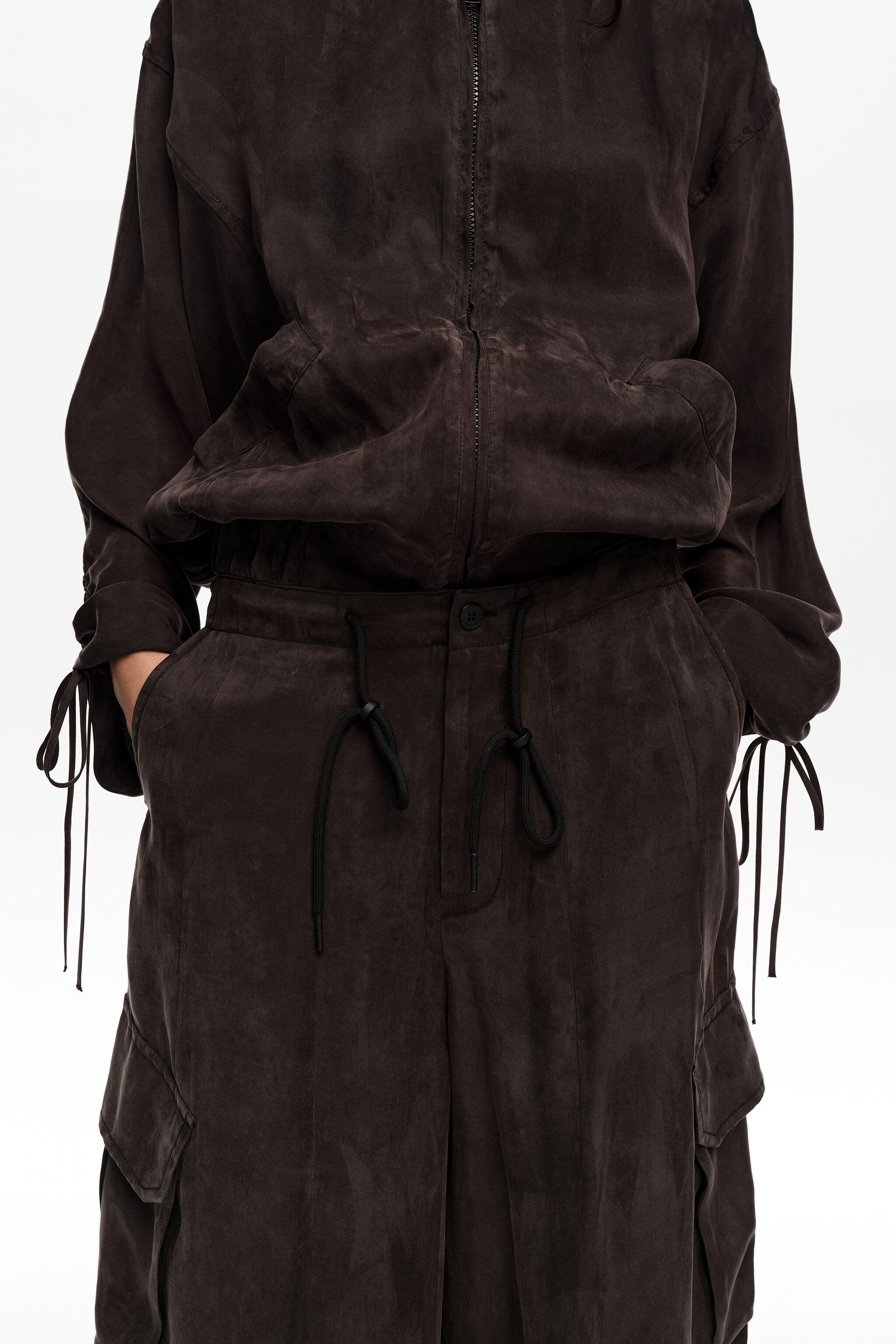 Pantalones de carga fluidos negros lavados