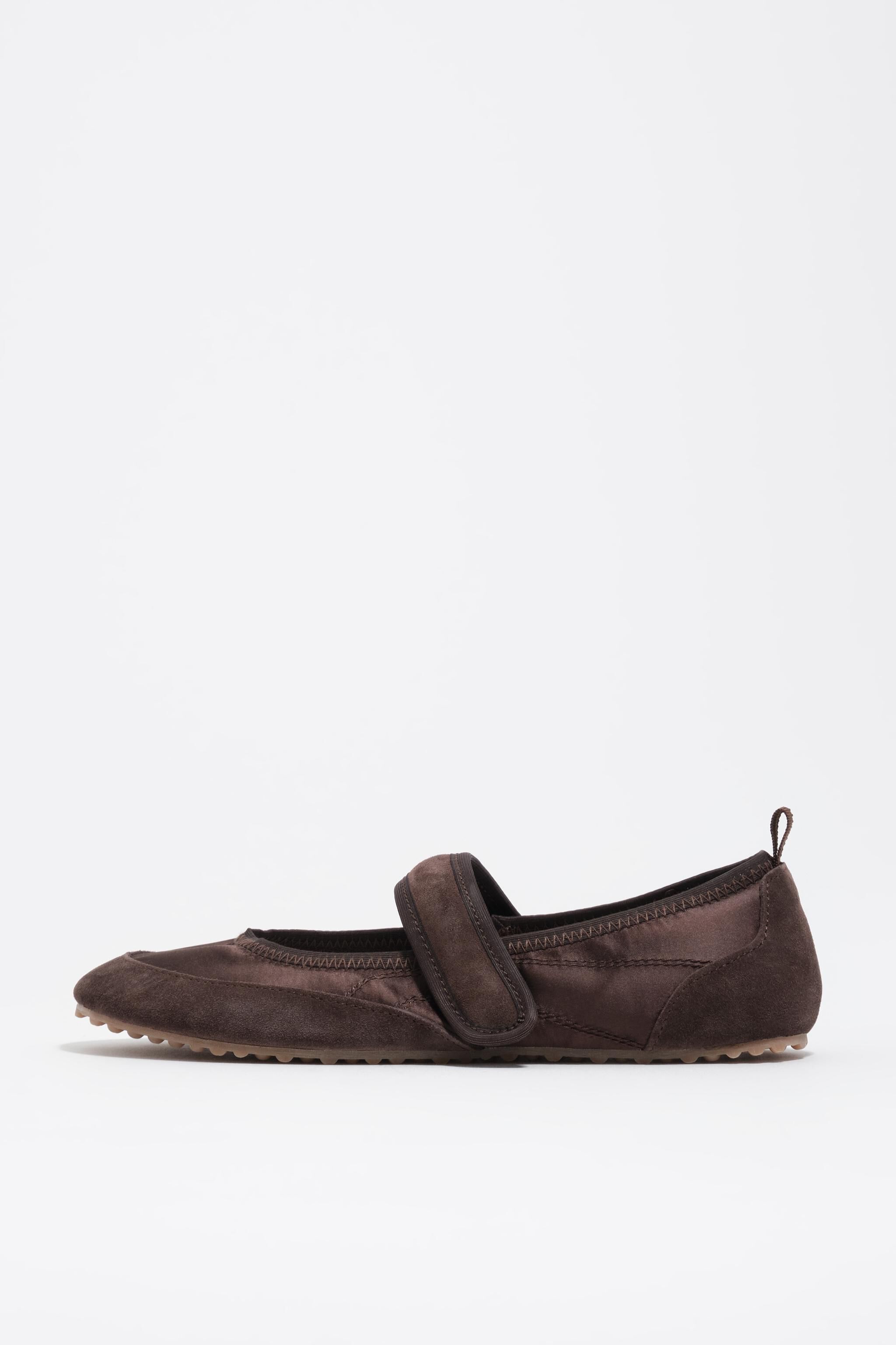 Ballerina deportiva de ante y satén