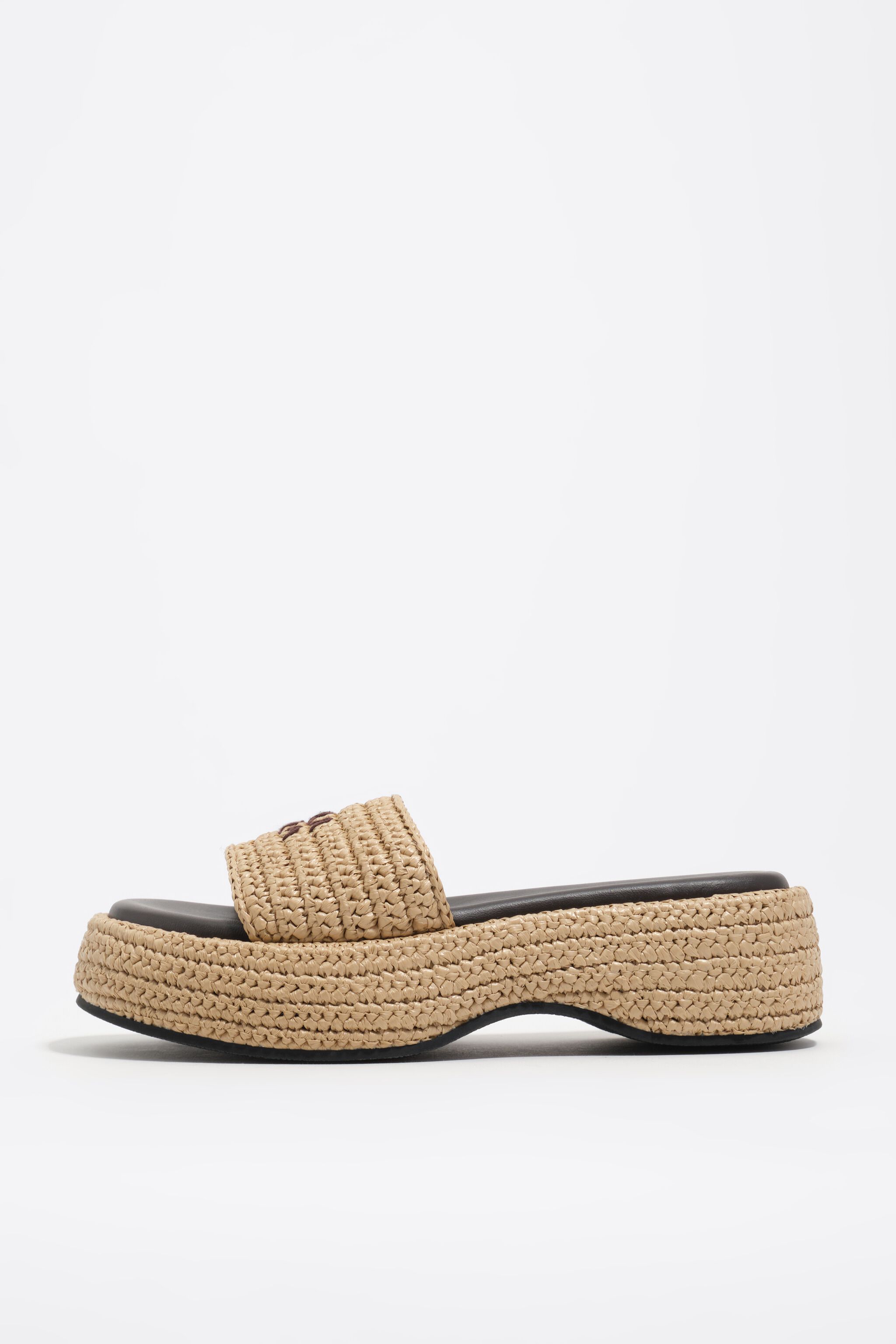 Sandalia de paja beige con plataforma