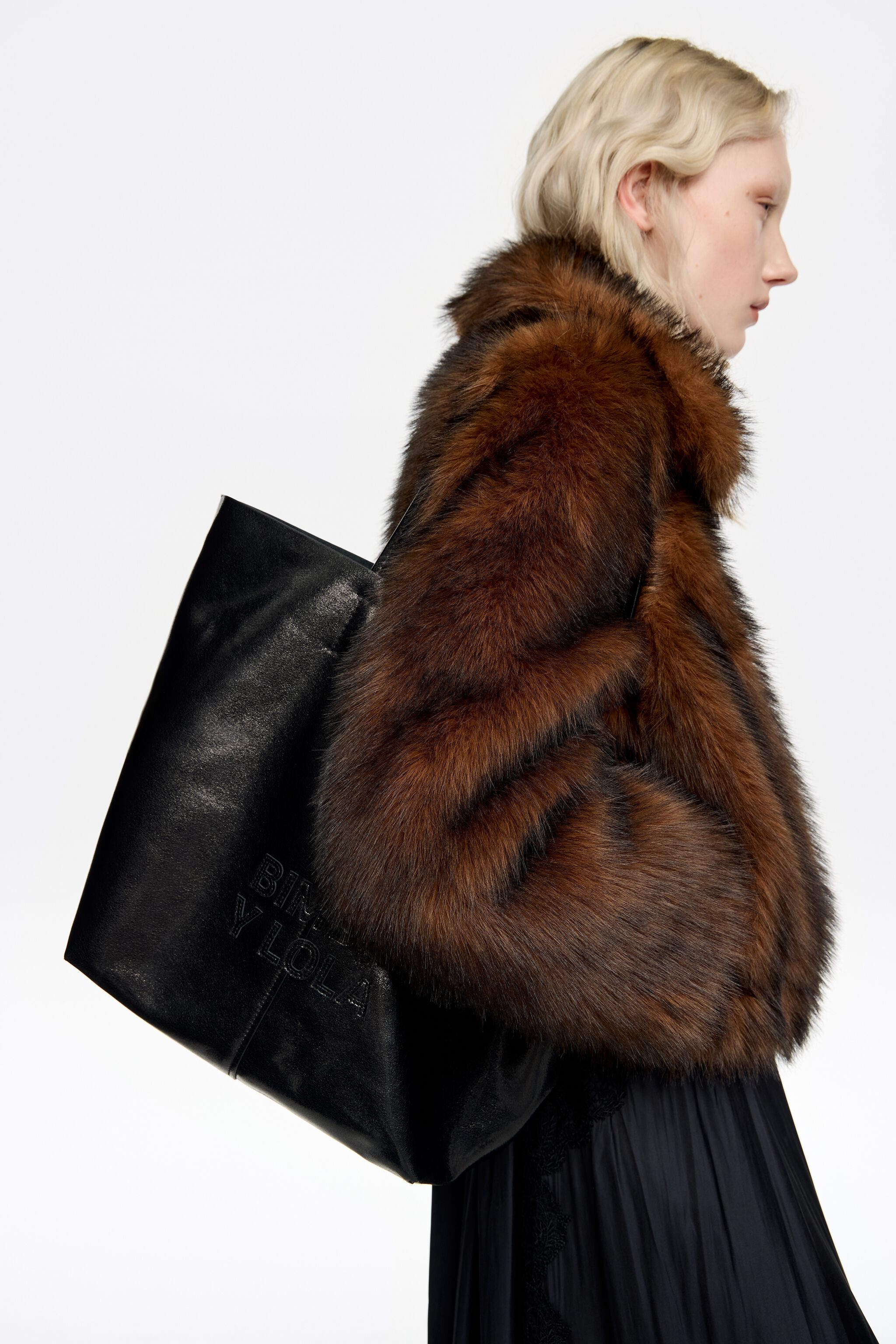 Bolso de cuero negro grande