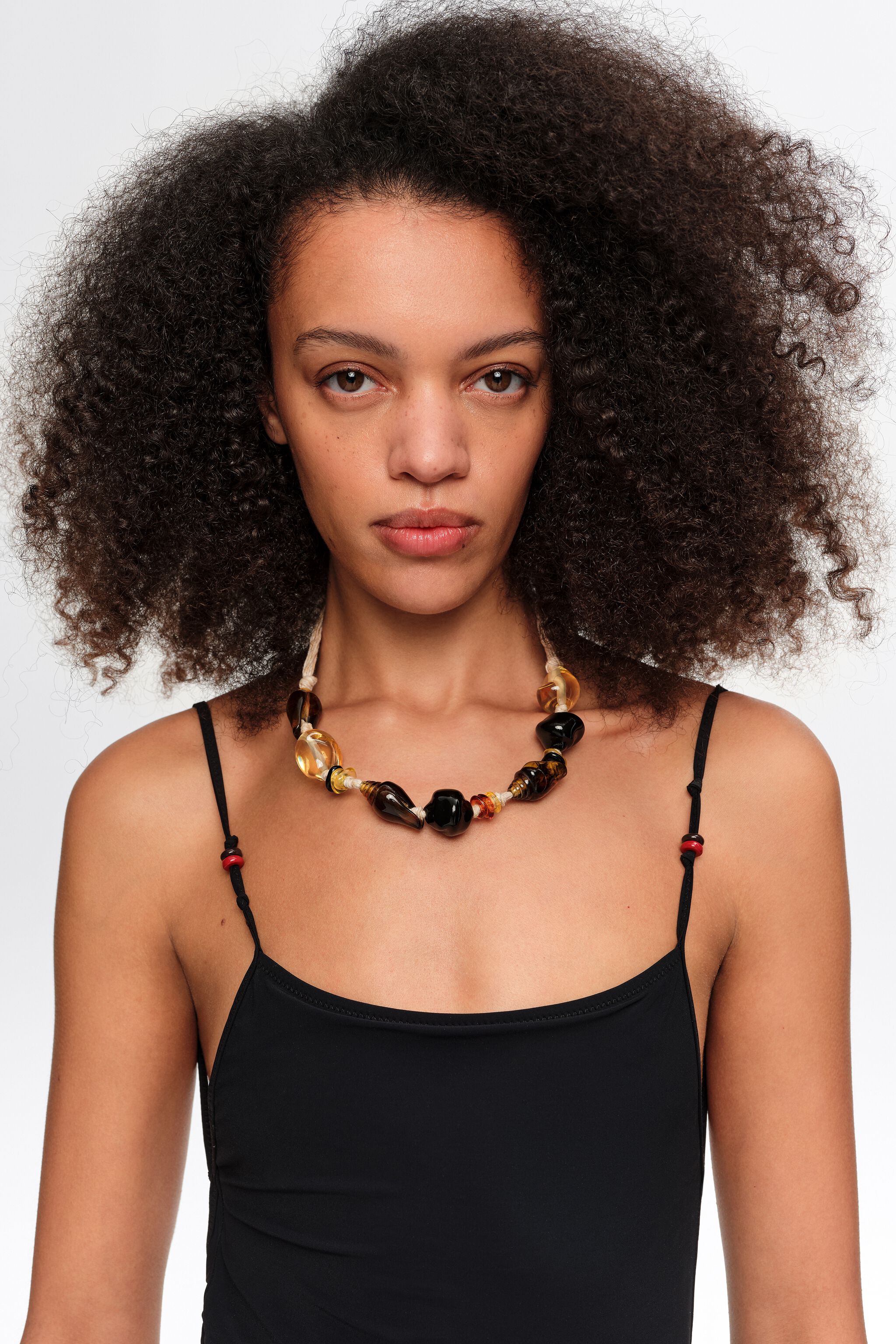 Collar de concha de resina ámbar