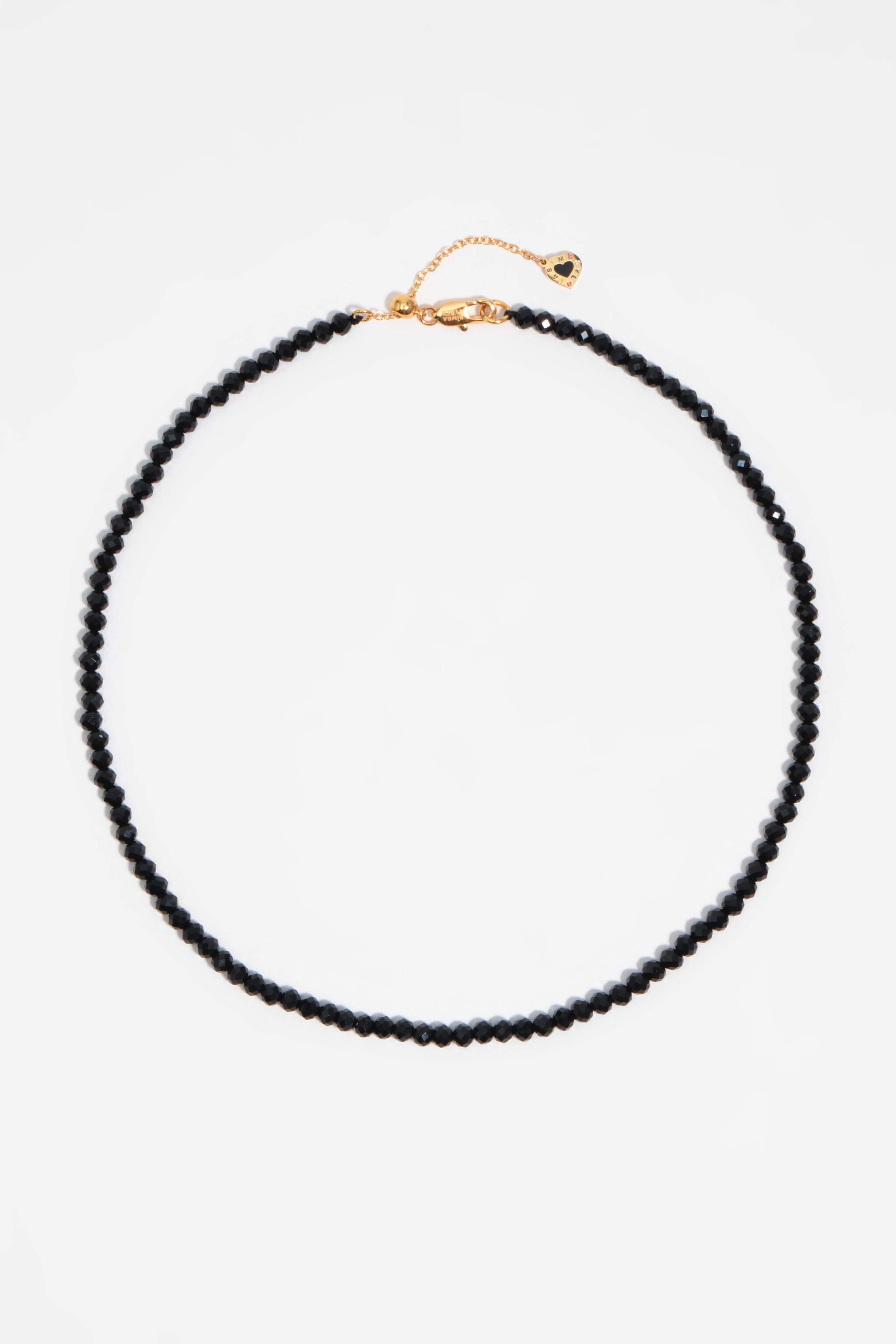 Collar de cadenas negras y cristales